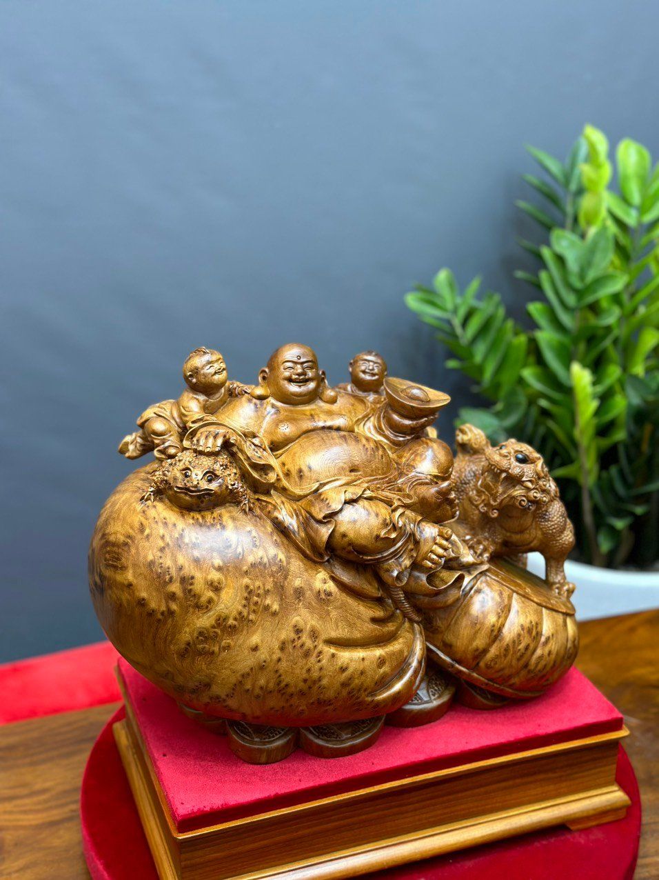 Di Lặc nu ngọc am liền khối