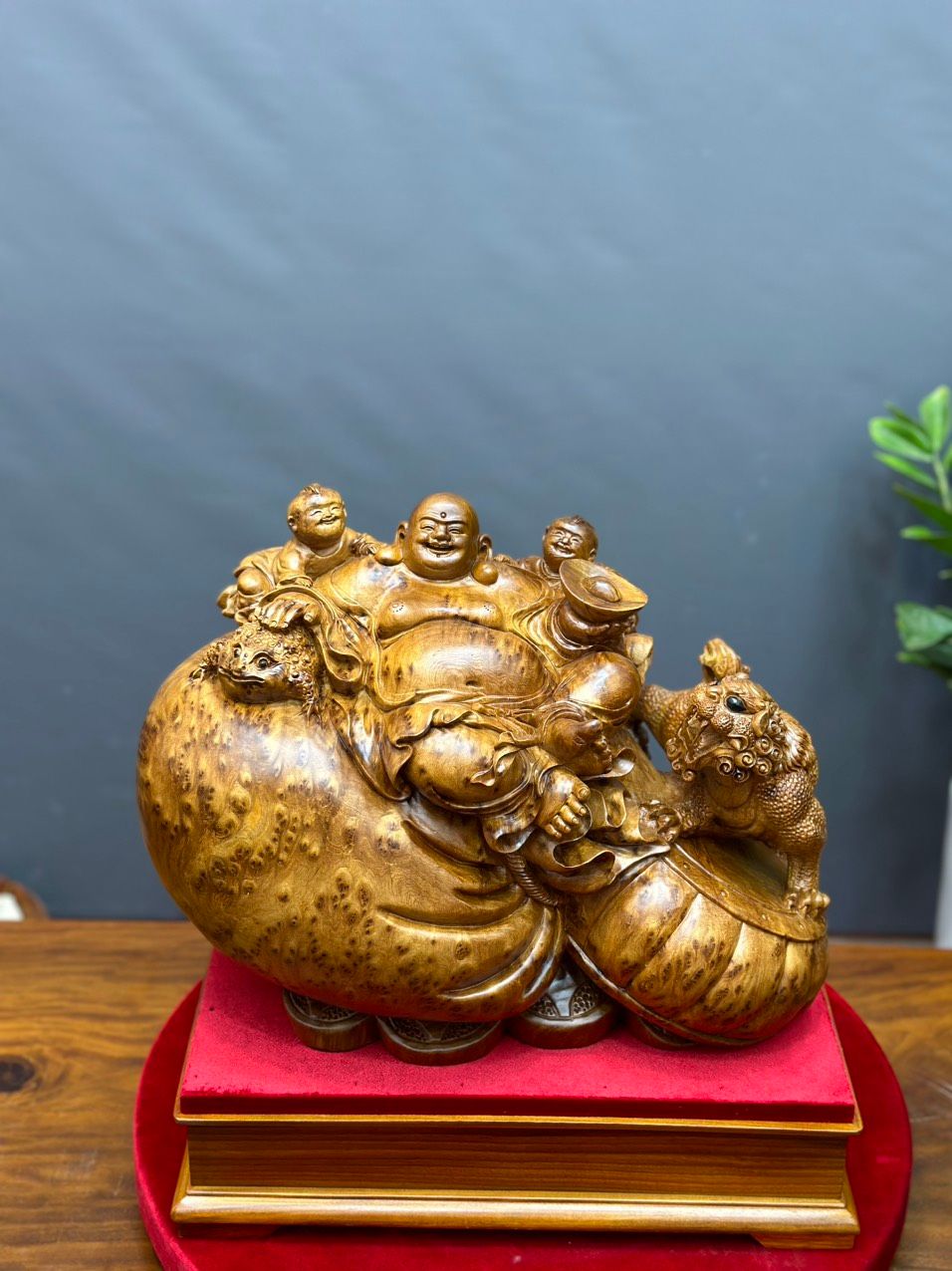 Di Lặc nu ngọc am liền khối
