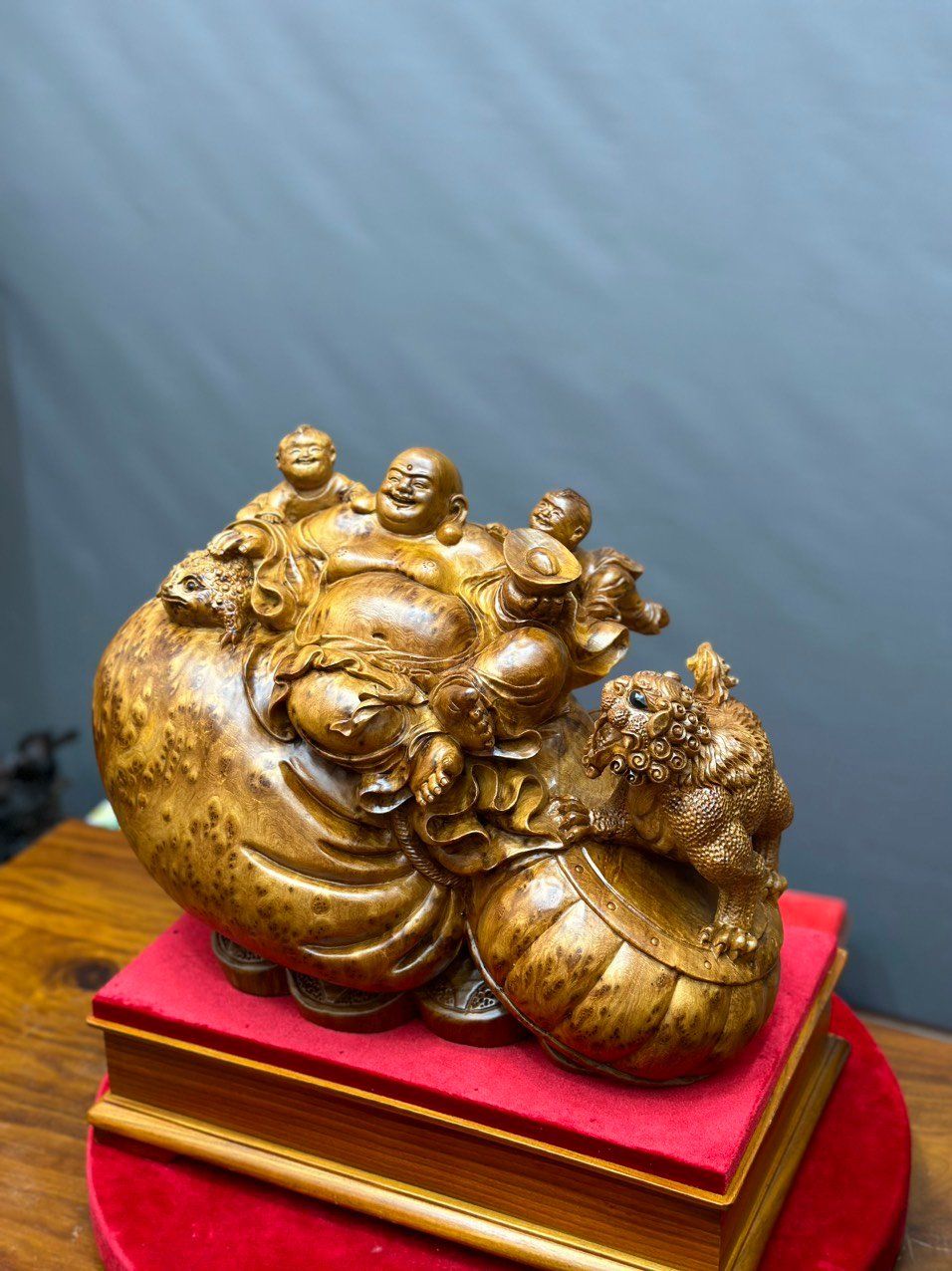 Di Lặc nu ngọc am liền khối