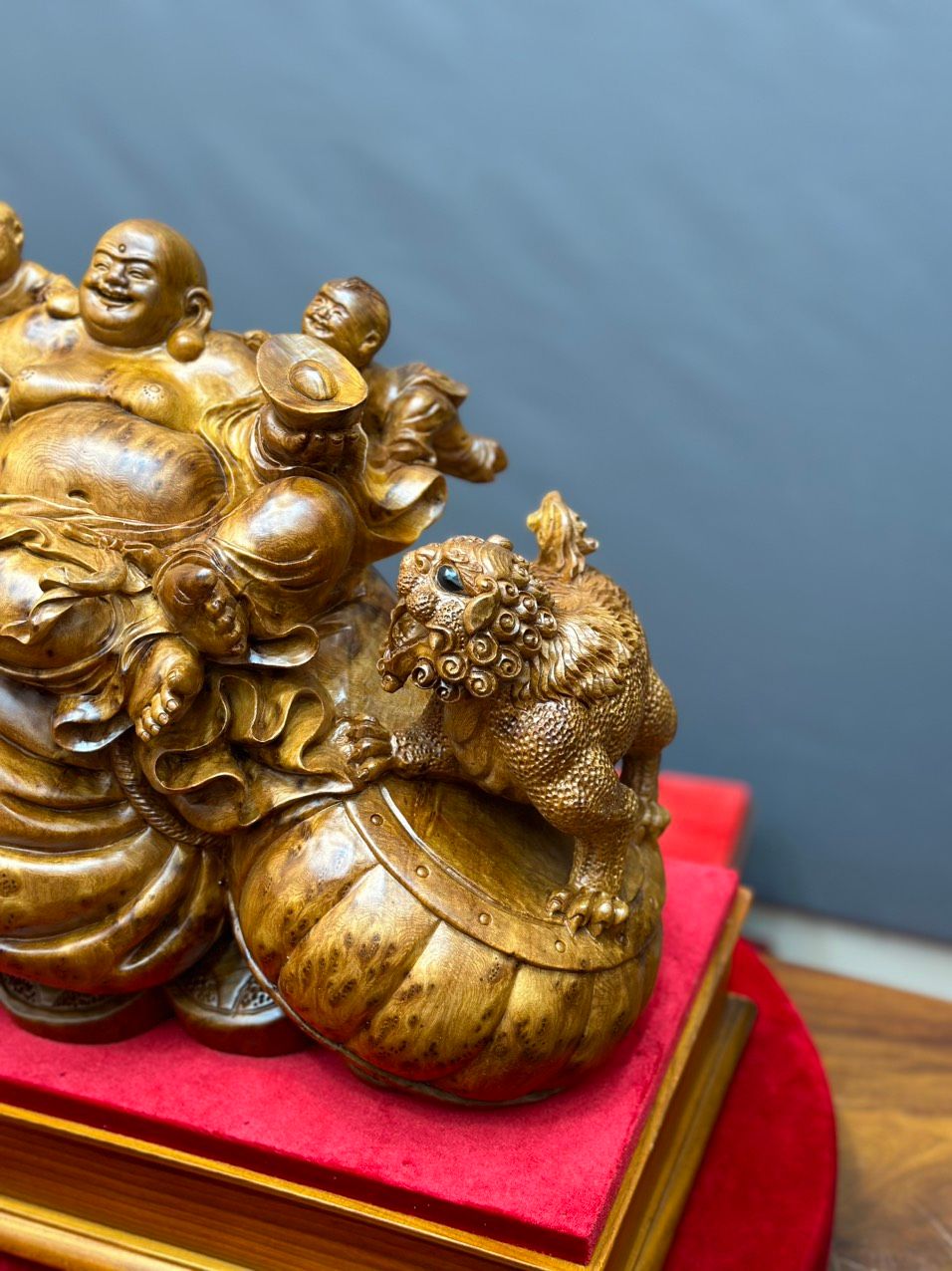 Di Lặc nu ngọc am liền khối