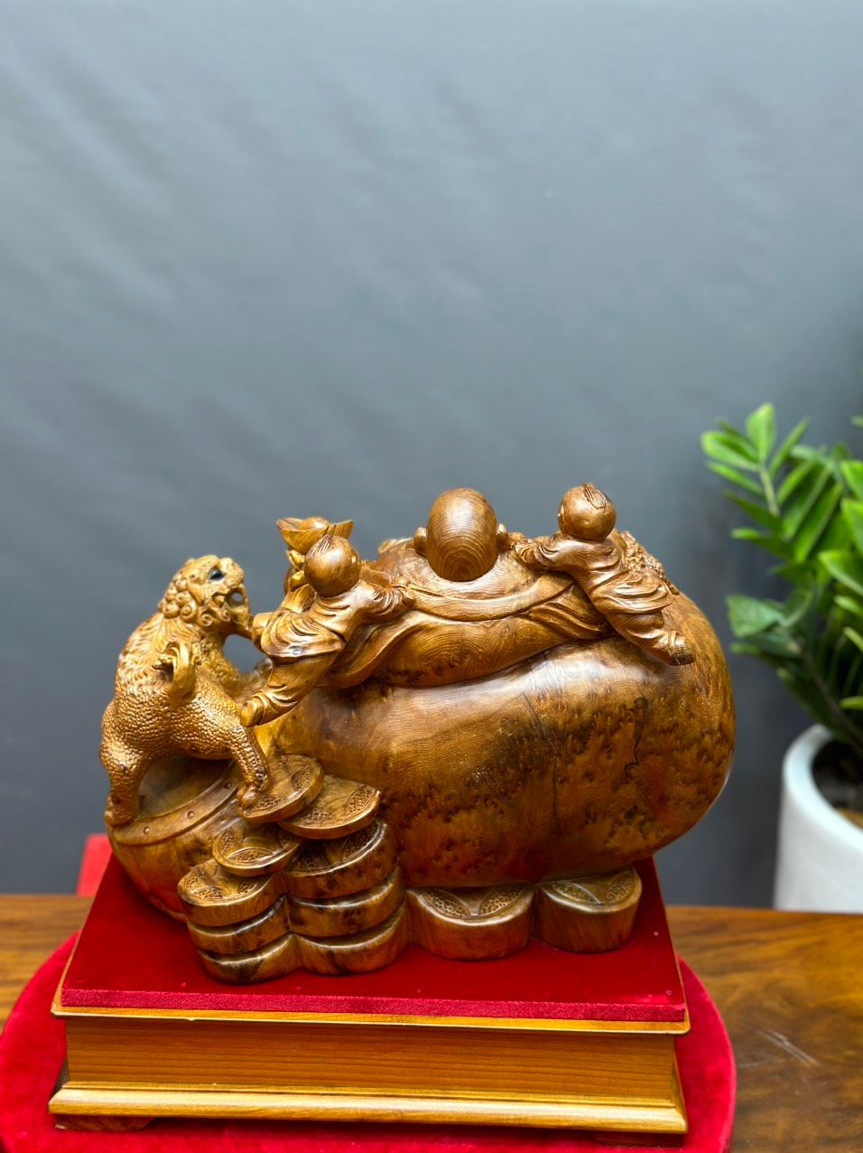 Di Lặc nu ngọc am liền khối