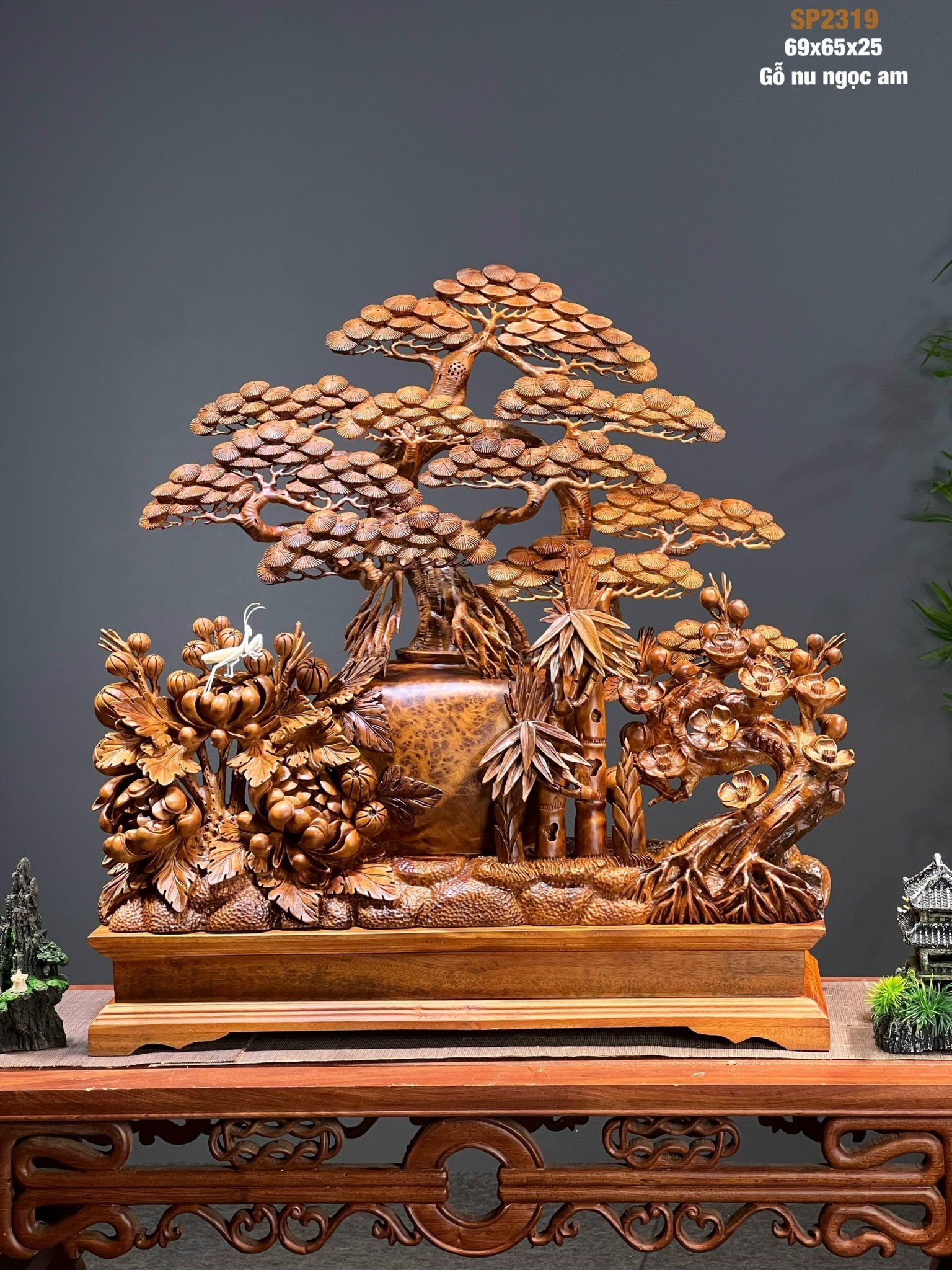 Cây tùng bốn mùa phú quý