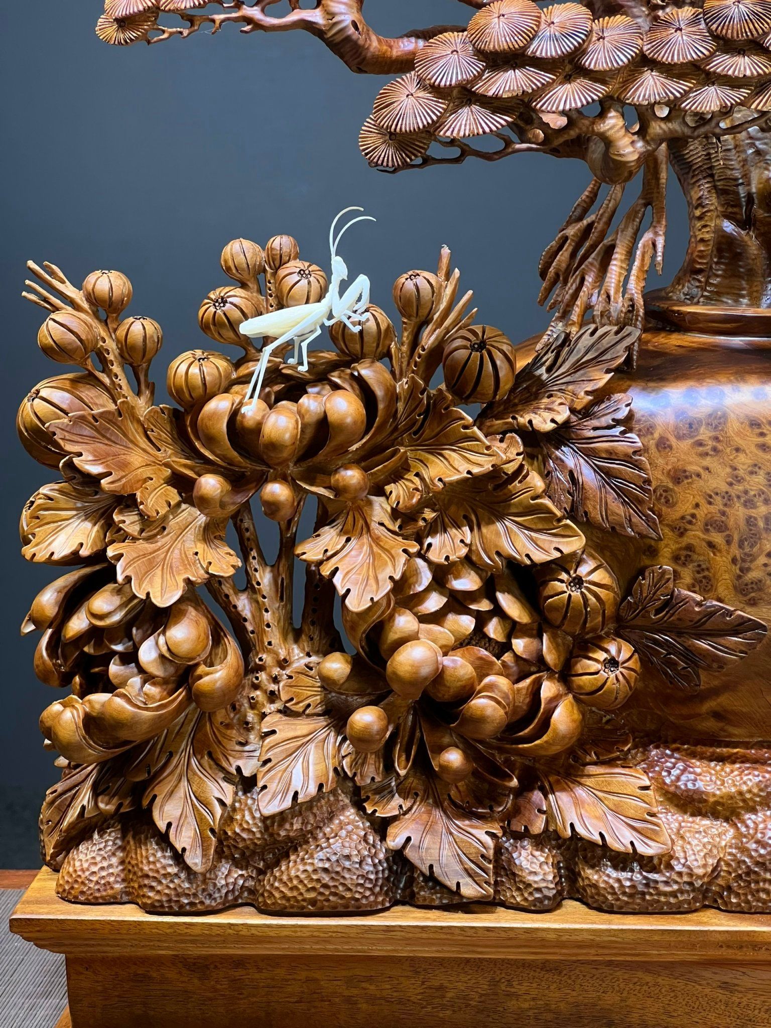 Cây tùng bốn mùa phú quý