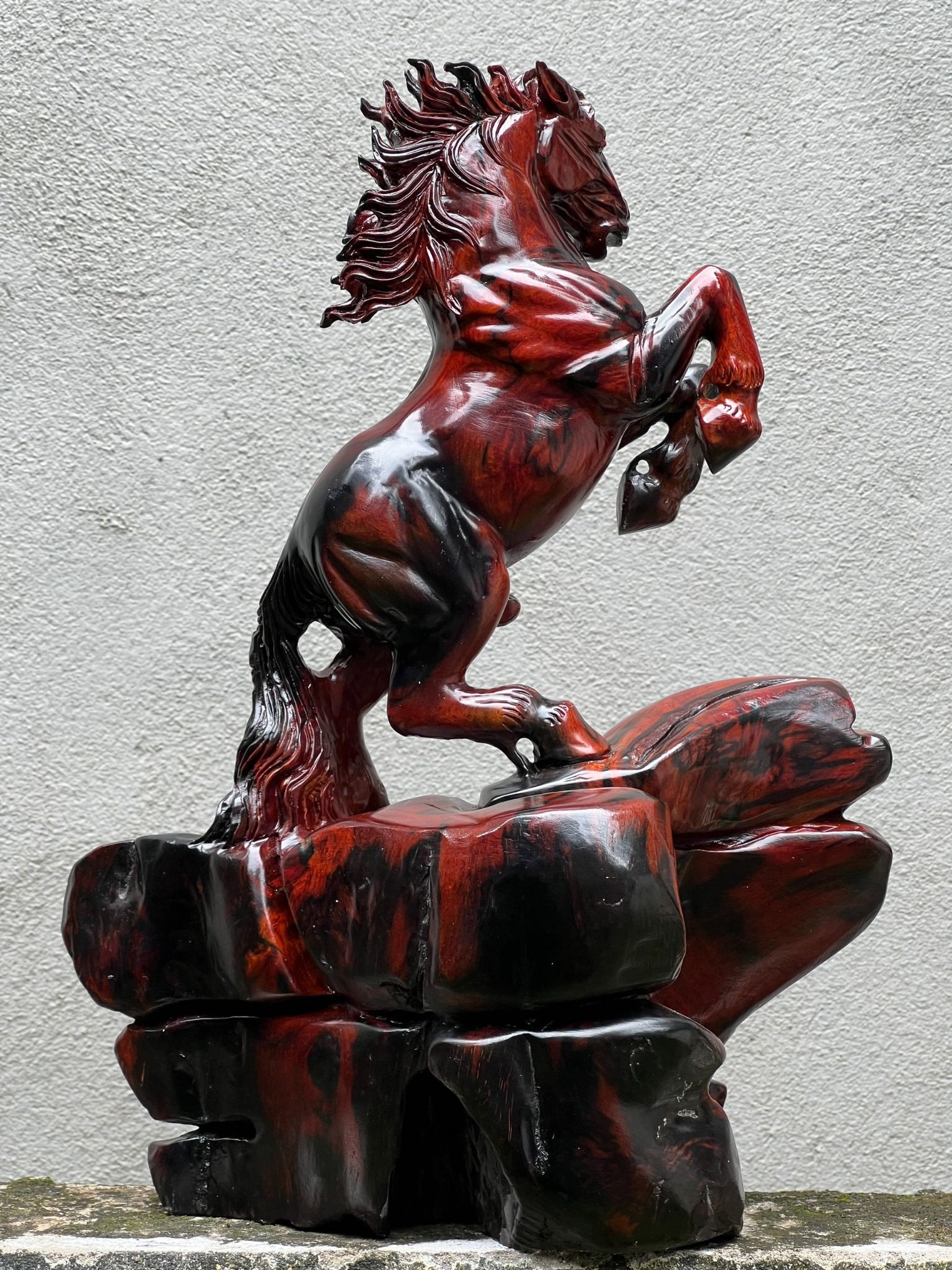 Nhất mã gỗ trắc