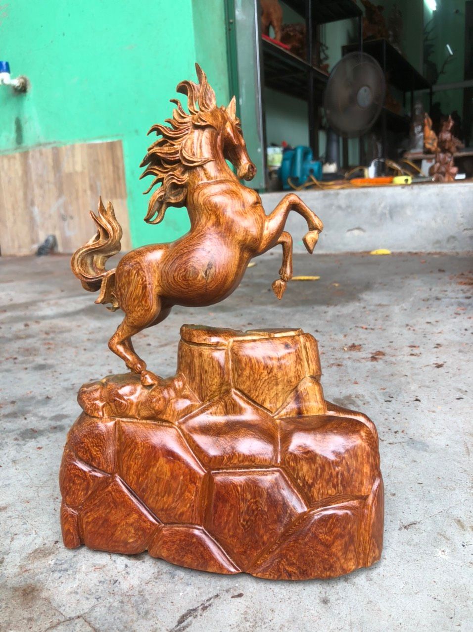 Nhất mã gỗ hương ta
