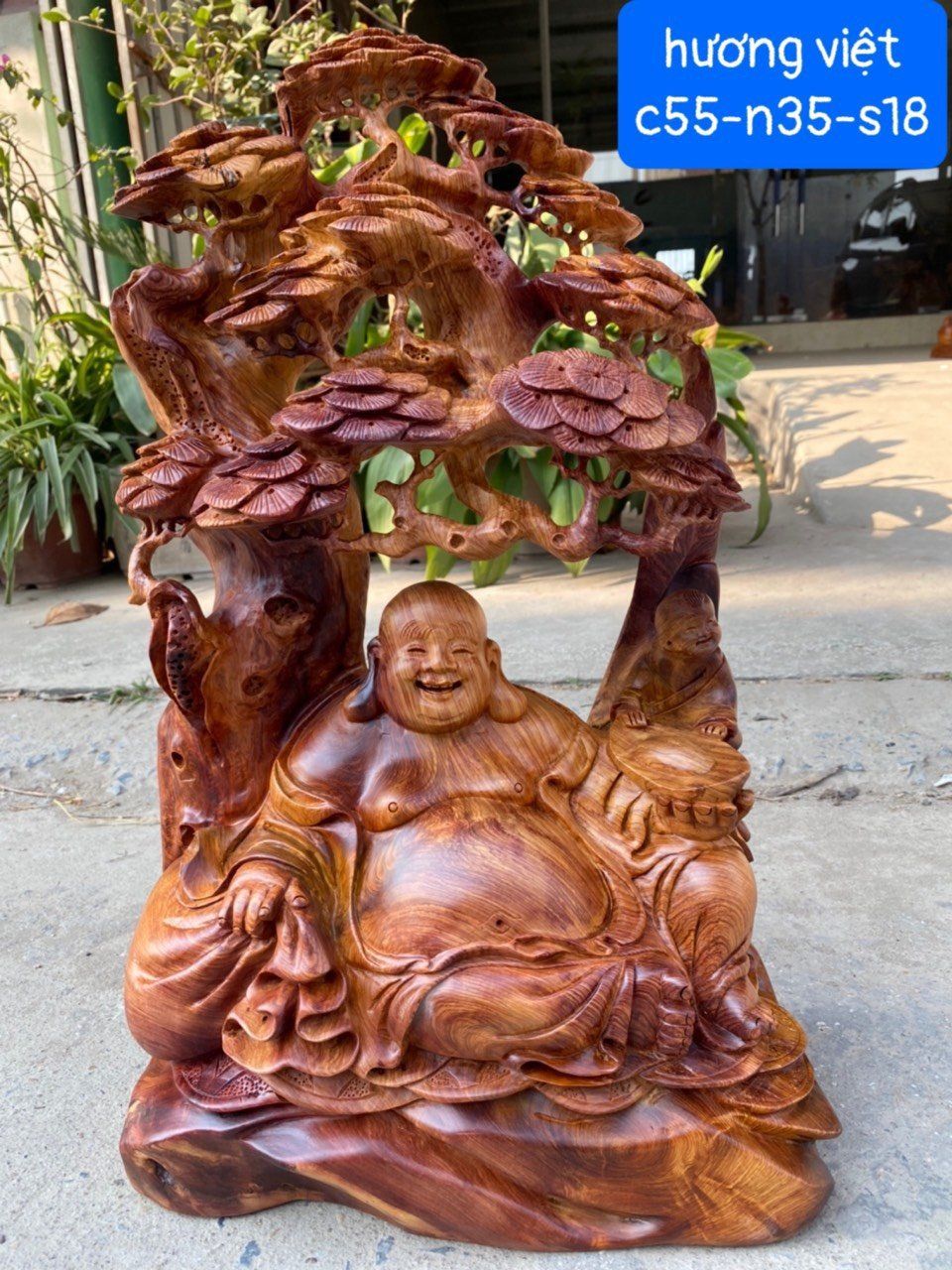 Di Lặc ngồi gốc tùng (gỗ hương Việt)