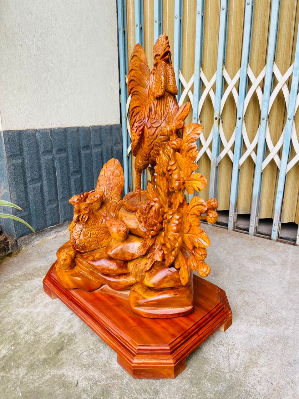 Gia đình gà gỗ hương