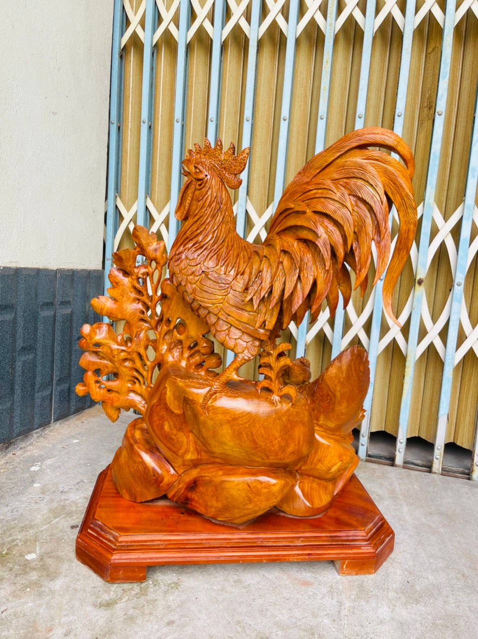 Gia đình gà gỗ hương