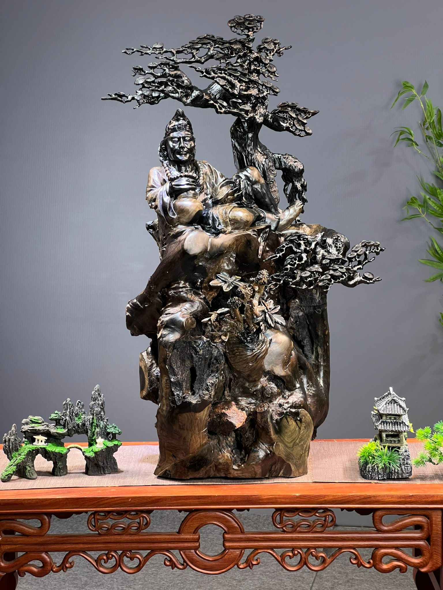 Tượng Tế Công (Phật Sống Tế Say) - Gỗ Mun Sừng Khánh Hòa