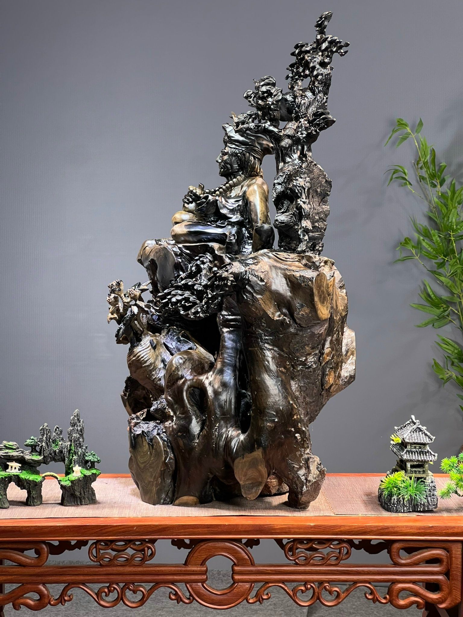 Tượng Tế Công (Phật Sống Tế Say) - Gỗ Mun Sừng Khánh Hòa