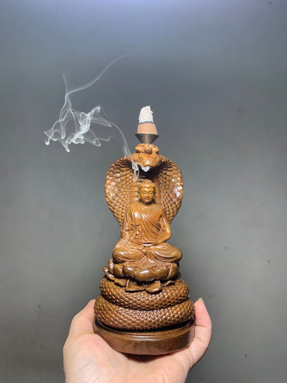 Phật xông trầm gỗ bách xanh