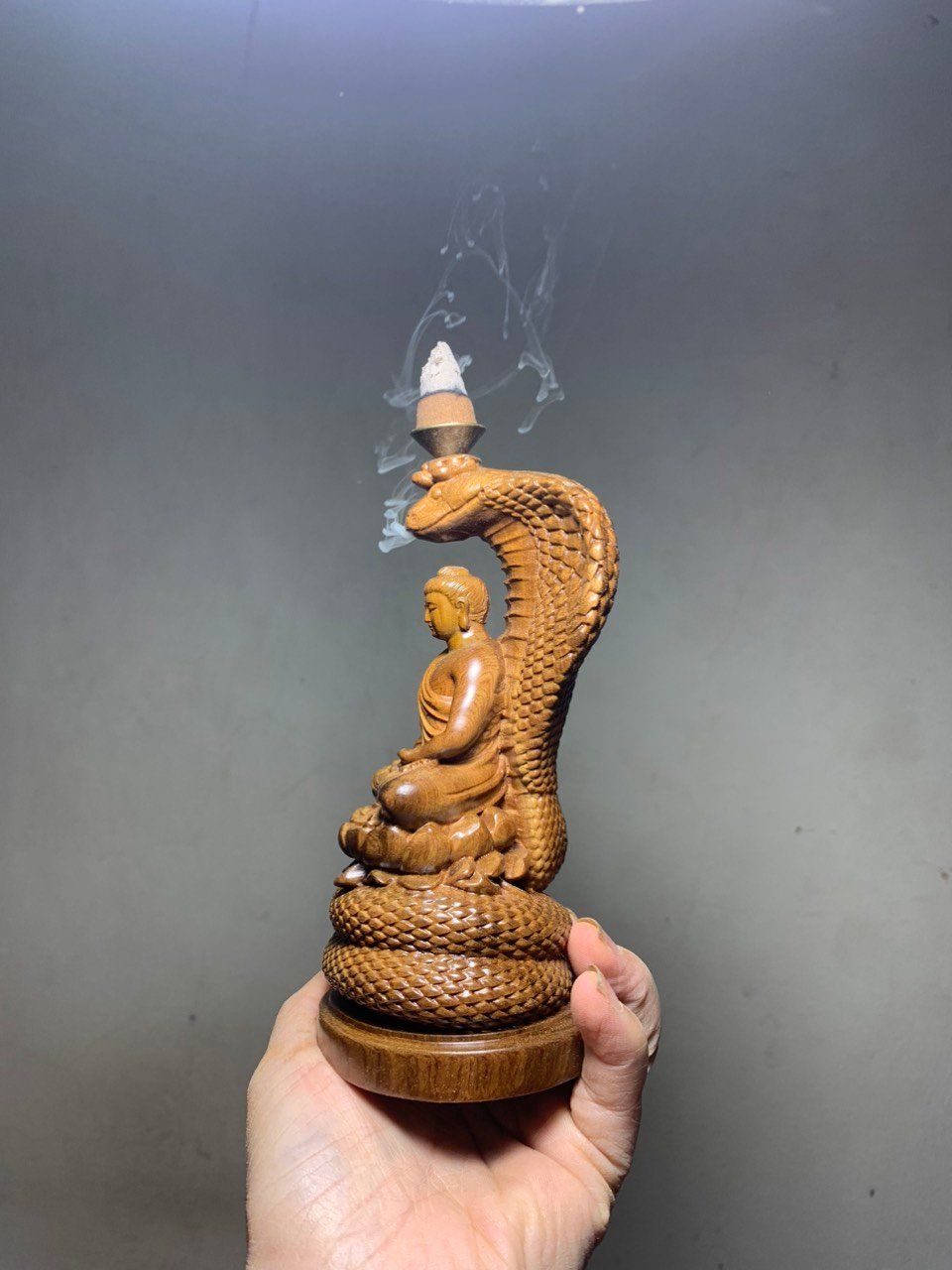 Phật xông trầm gỗ bách xanh