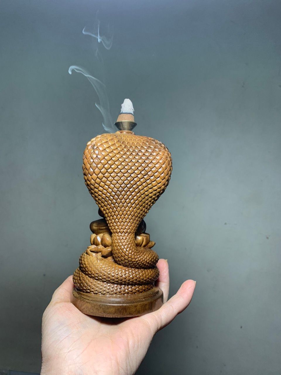 Phật xông trầm gỗ bách xanh