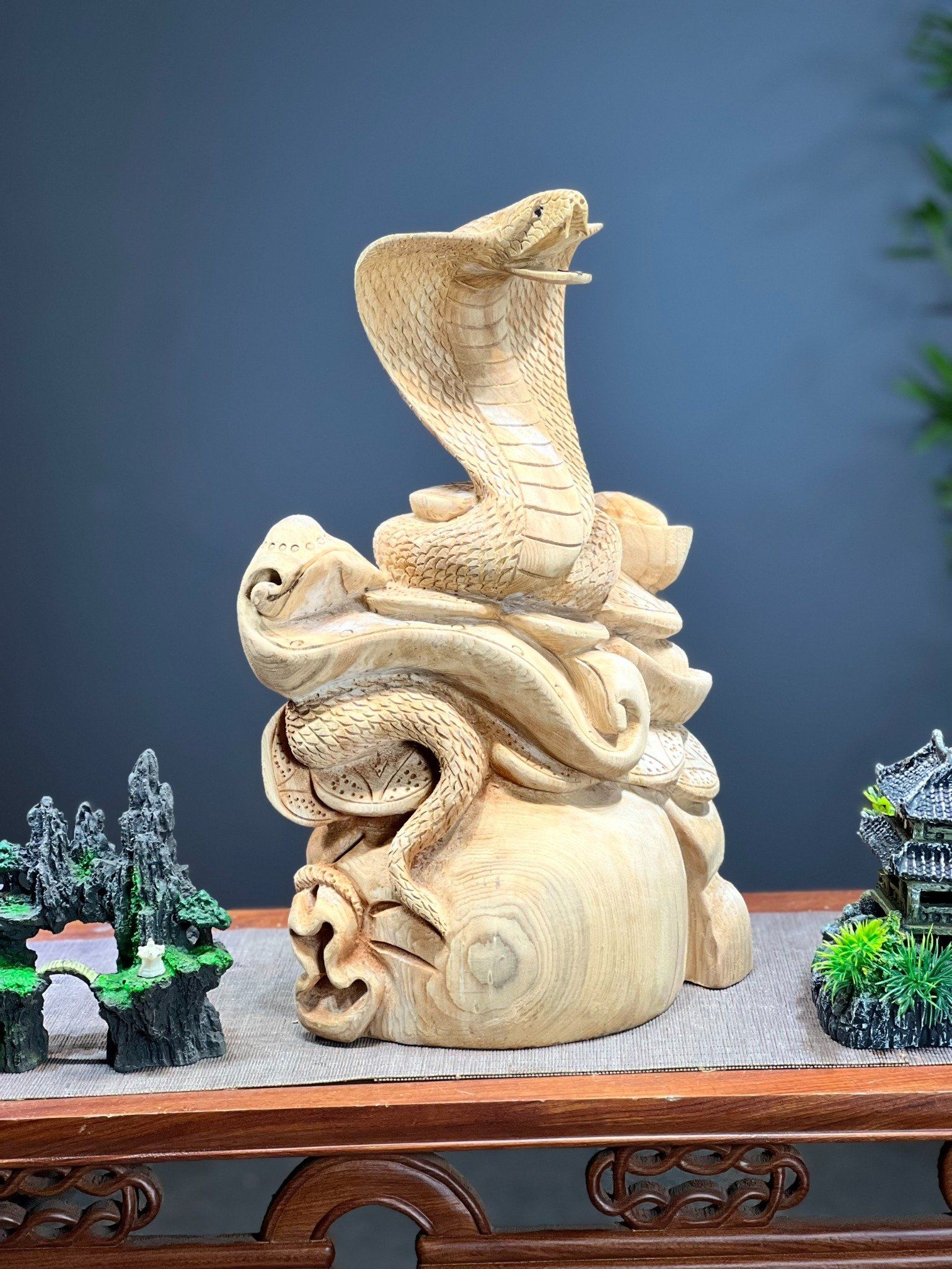 Rắn Ngự Bao Tiền Tài Lộc gỗ ngọc am