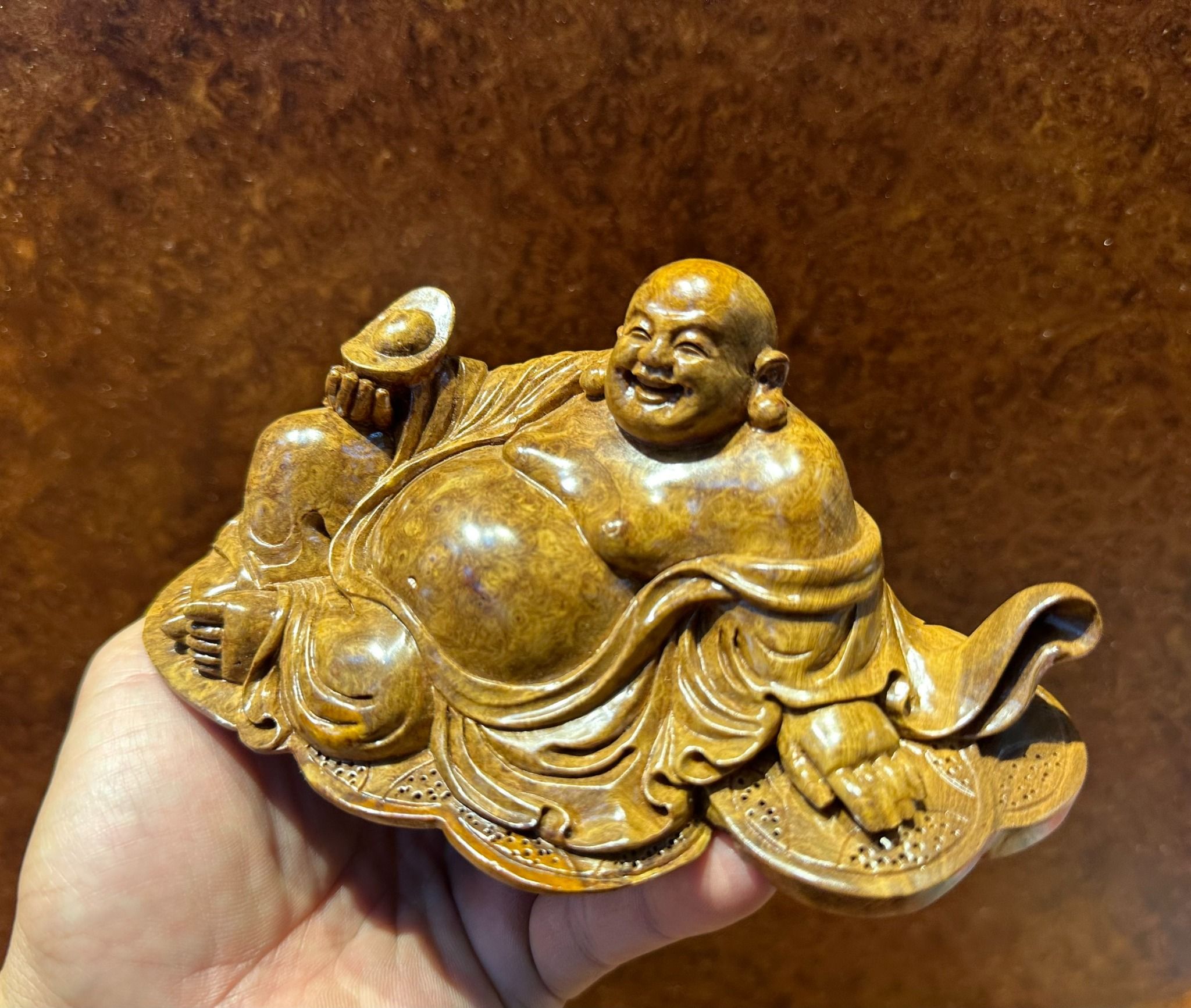 Di Lặc gỗ nu hương