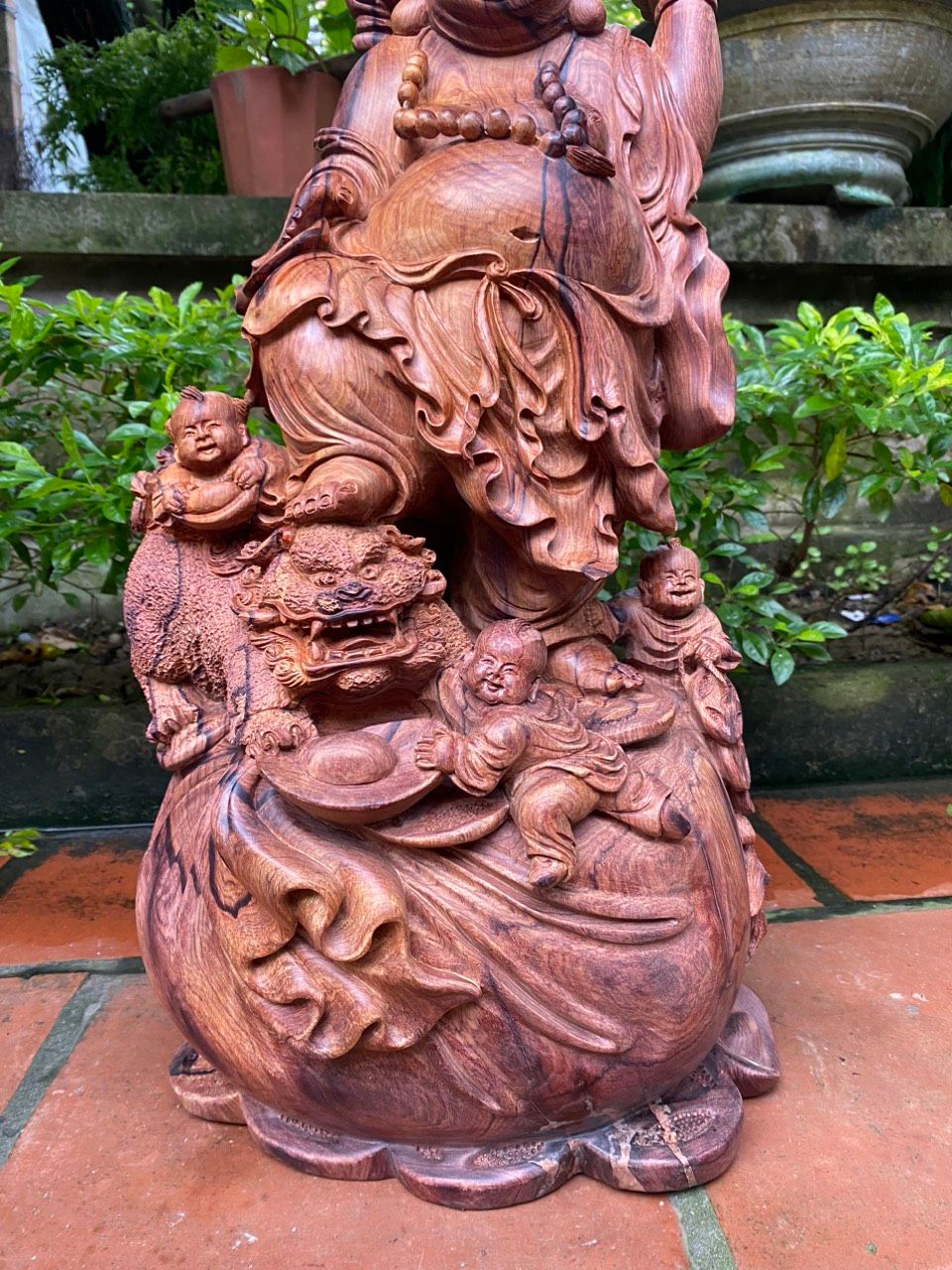 Di Lặc Ngũ Phúc Phục Nghê gỗ cẩm bám chun chớp