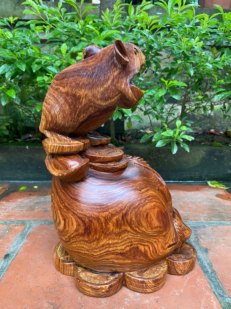 Chú Tý Đứng Bao Tiền gỗ cẩm Việt