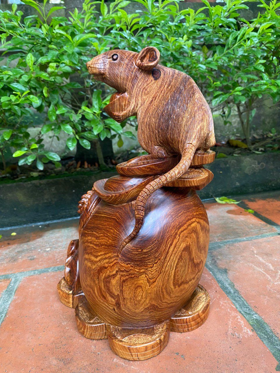 Chú Tý Đứng Bao Tiền gỗ cẩm Việt