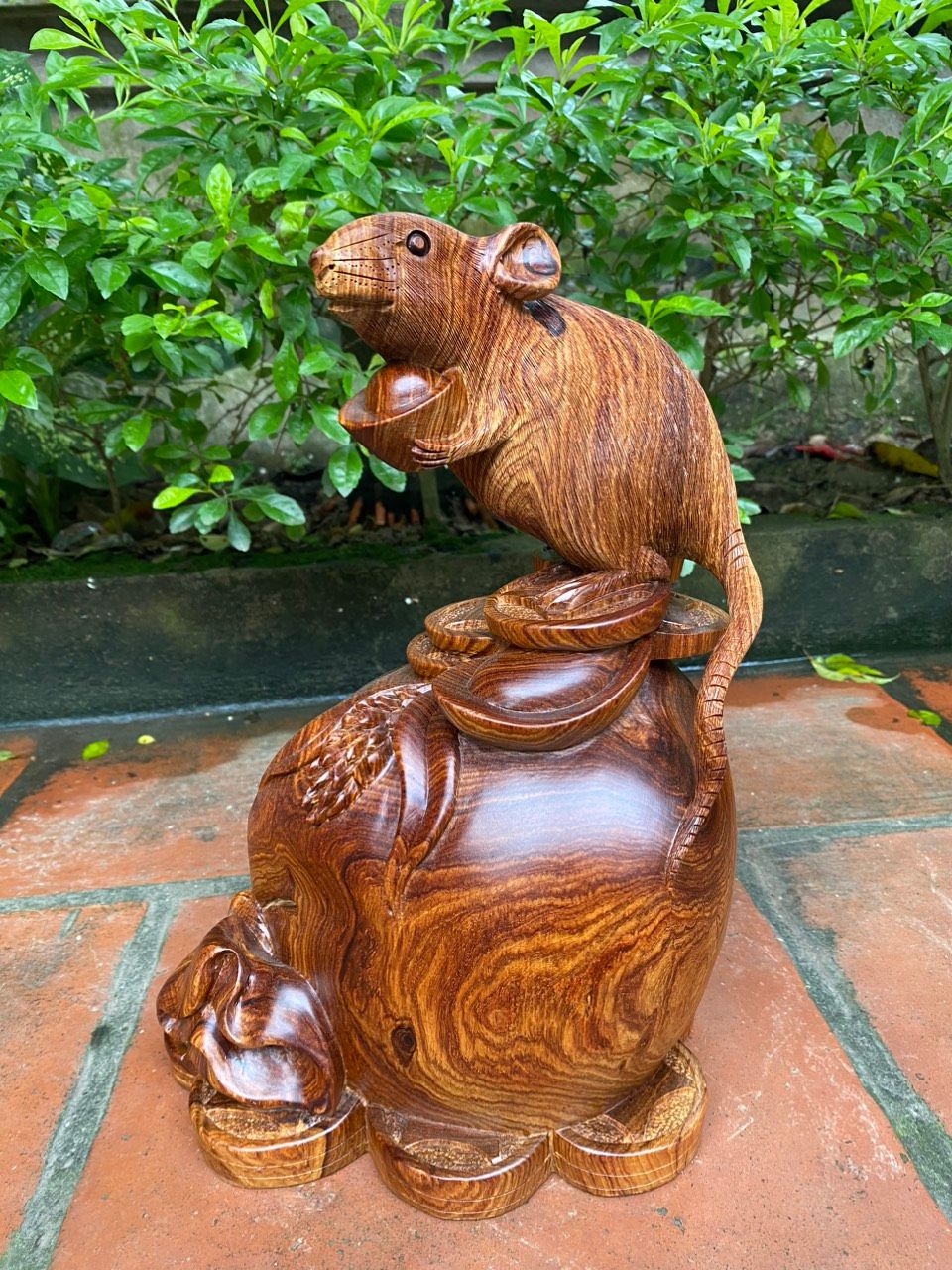 Chú Tý Đứng Bao Tiền gỗ cẩm Việt