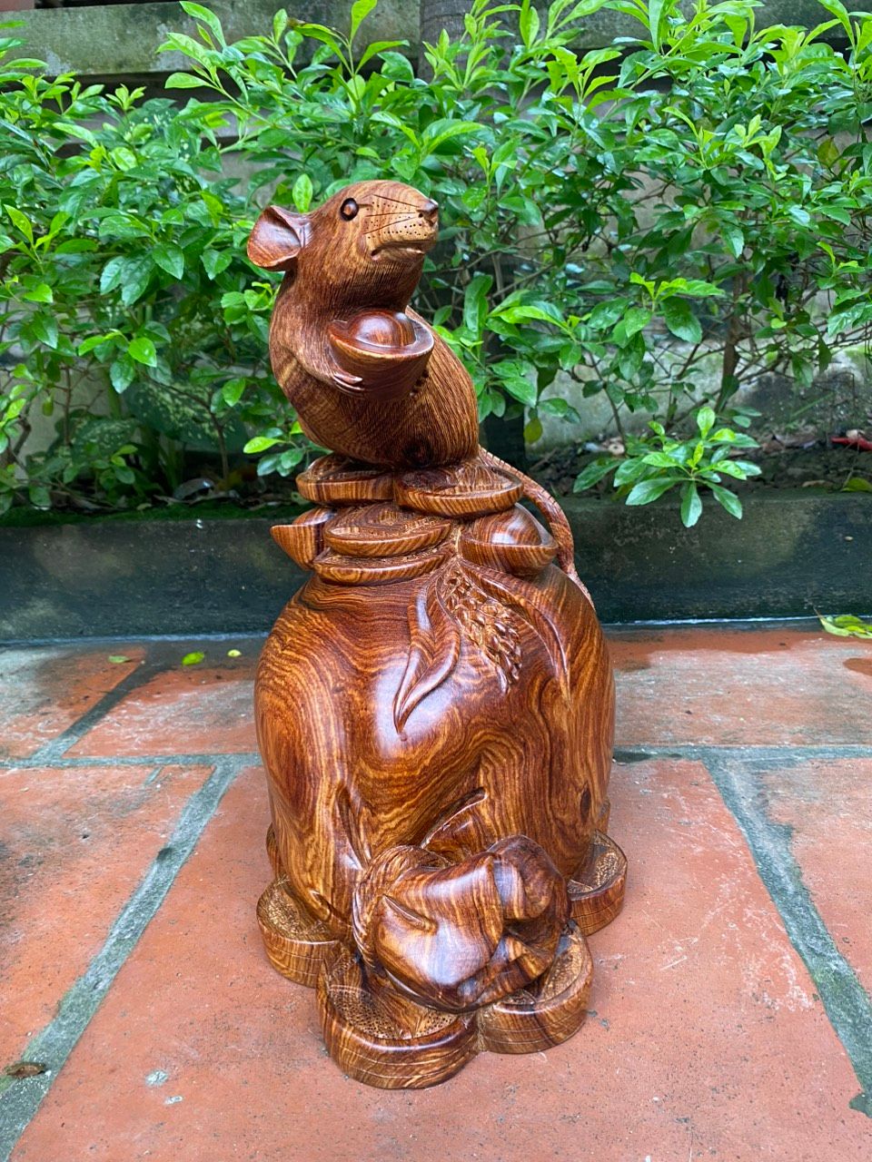 Chú Tý Đứng Bao Tiền gỗ cẩm Việt