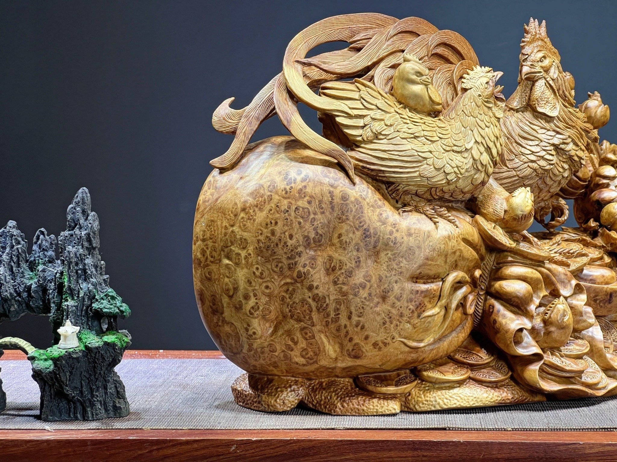 Gia Đình Gà (Toàn Gia Phúc) - Tượng Gỗ Nu Hương Quý Hiếm