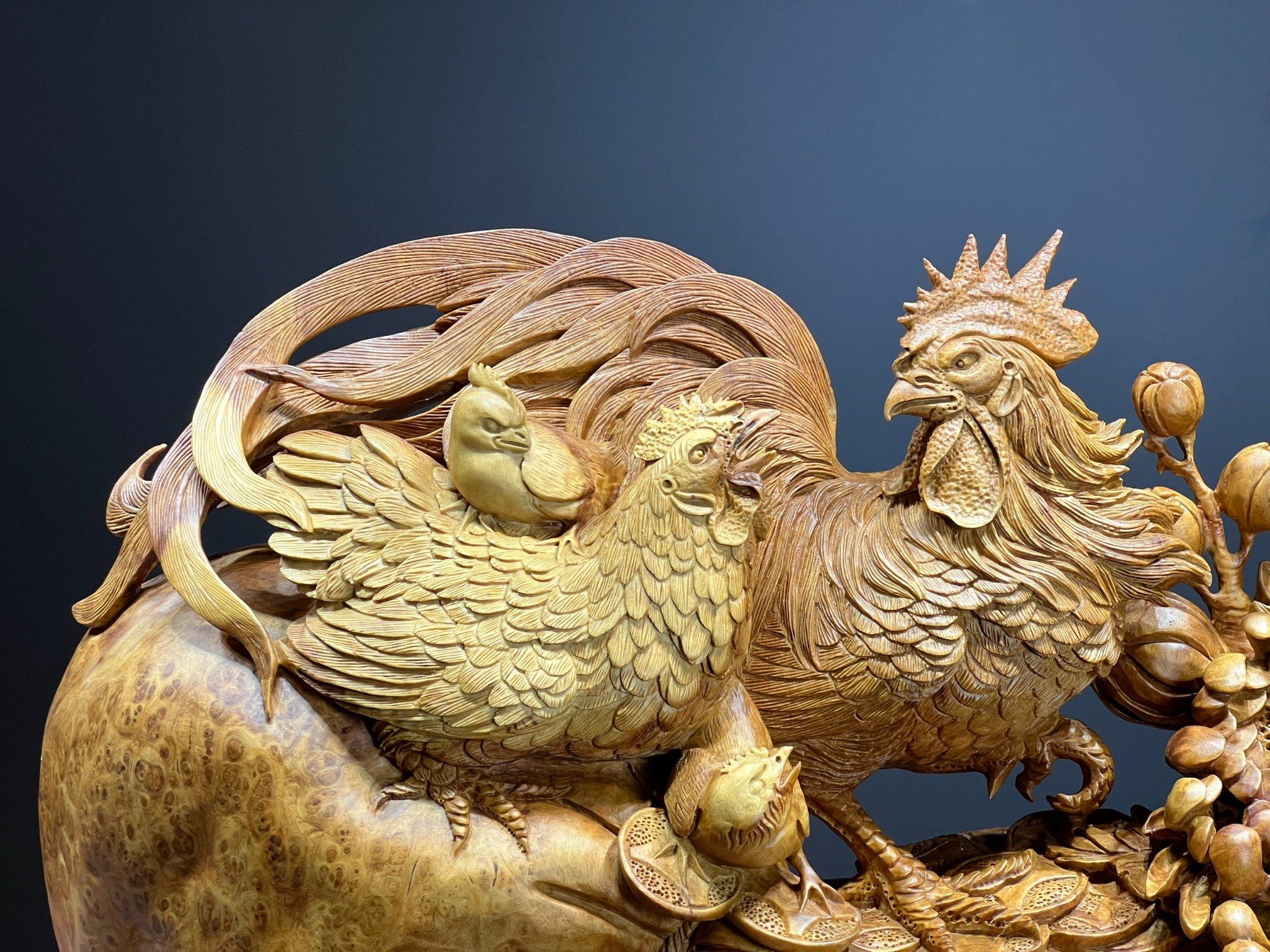 Gia Đình Gà (Toàn Gia Phúc) - Tượng Gỗ Nu Hương Quý Hiếm