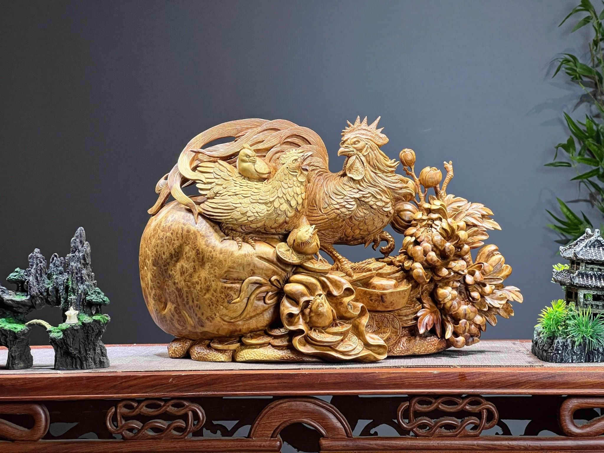 Gia Đình Gà (Toàn Gia Phúc) - Tượng Gỗ Nu Hương Quý Hiếm
