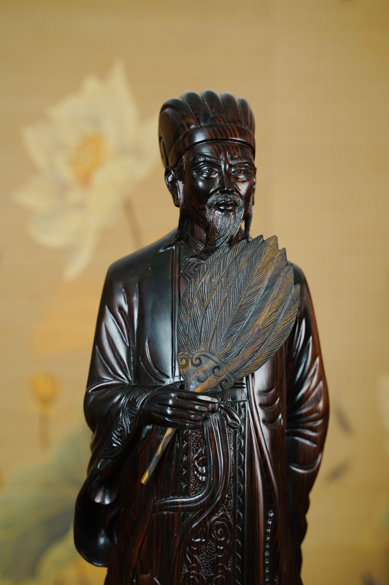 Khổng Minh - Tượng Gỗ Mun Hoa Liền Khối