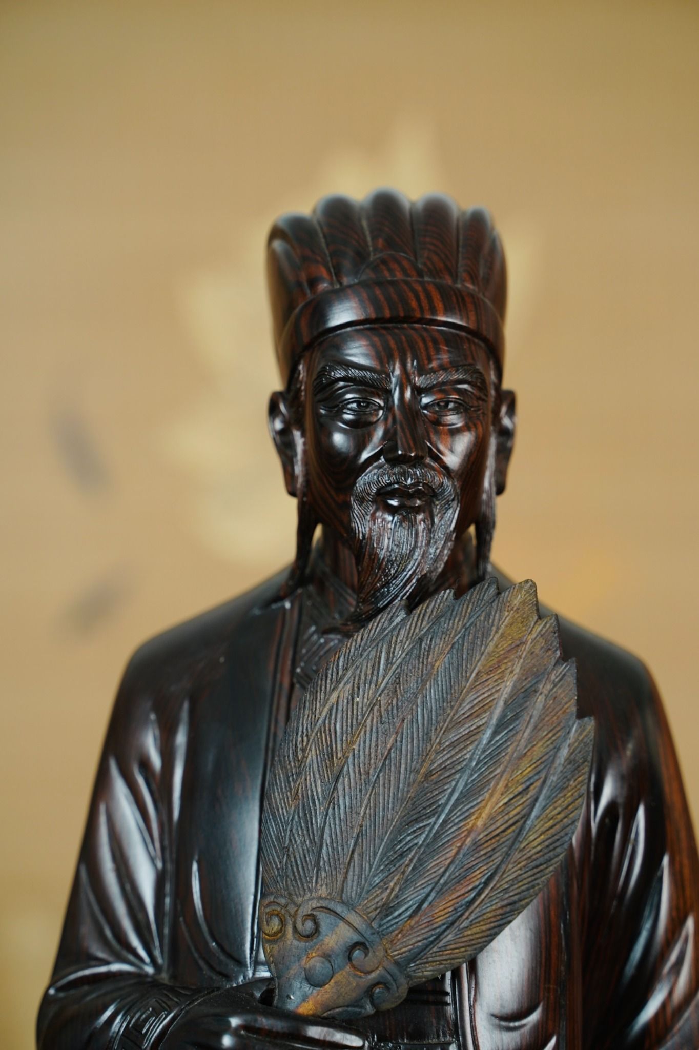 Khổng Minh - Tượng Gỗ Mun Hoa Liền Khối