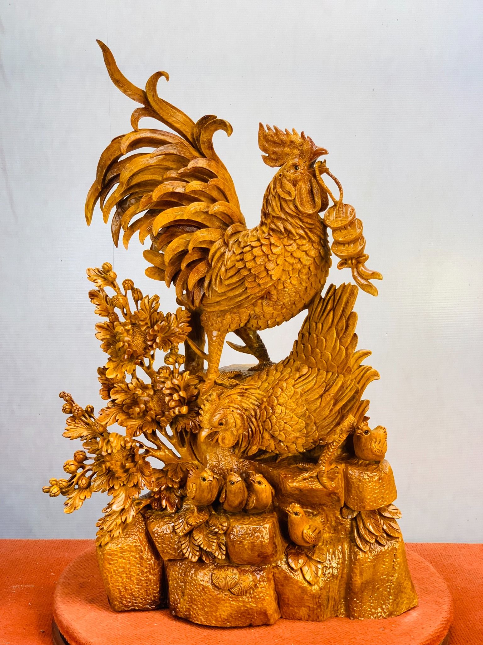 Sản Phẩm Gia Đình Gà Sung Túc Gỗ Hương Ta