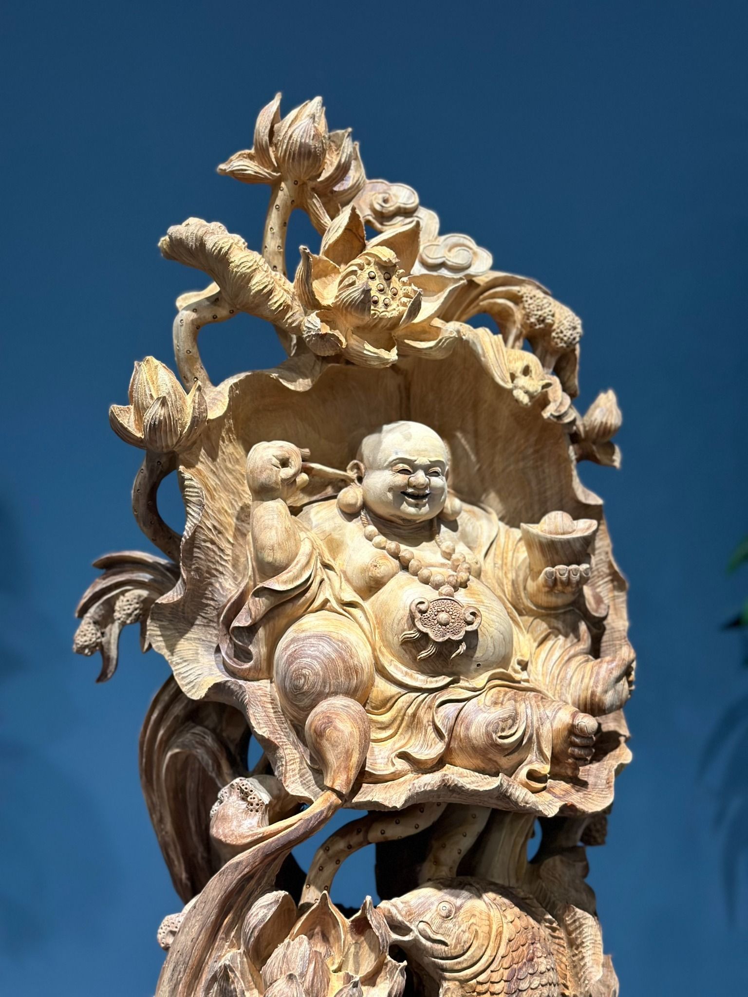 Sản Phẩm Di Lặc Ngồi Đài Sen Gỗ Ngọc Am