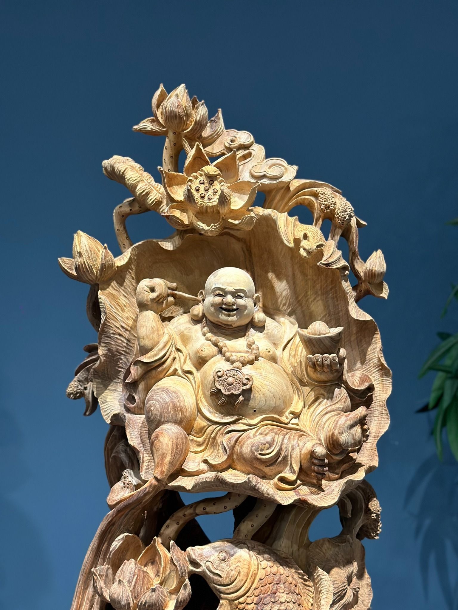 Sản Phẩm Di Lặc Ngồi Đài Sen Gỗ Ngọc Am