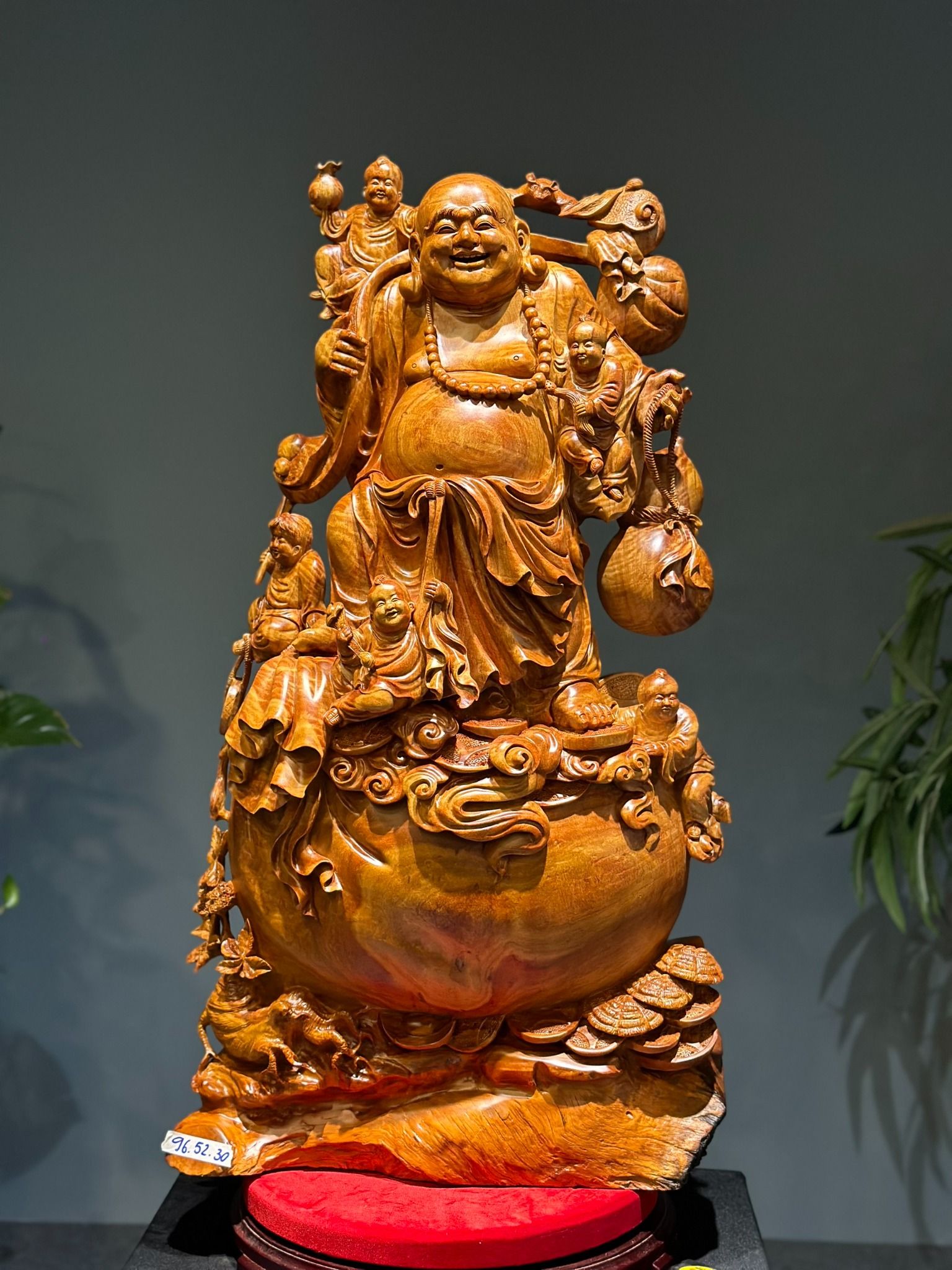 Sản Phẩm Di Lặc Ngũ Phúc Gỗ Chun Hương Ta