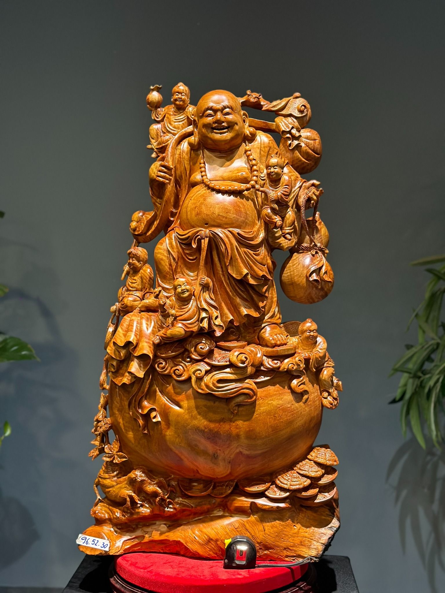 Sản Phẩm Di Lặc Ngũ Phúc Gỗ Chun Hương Ta