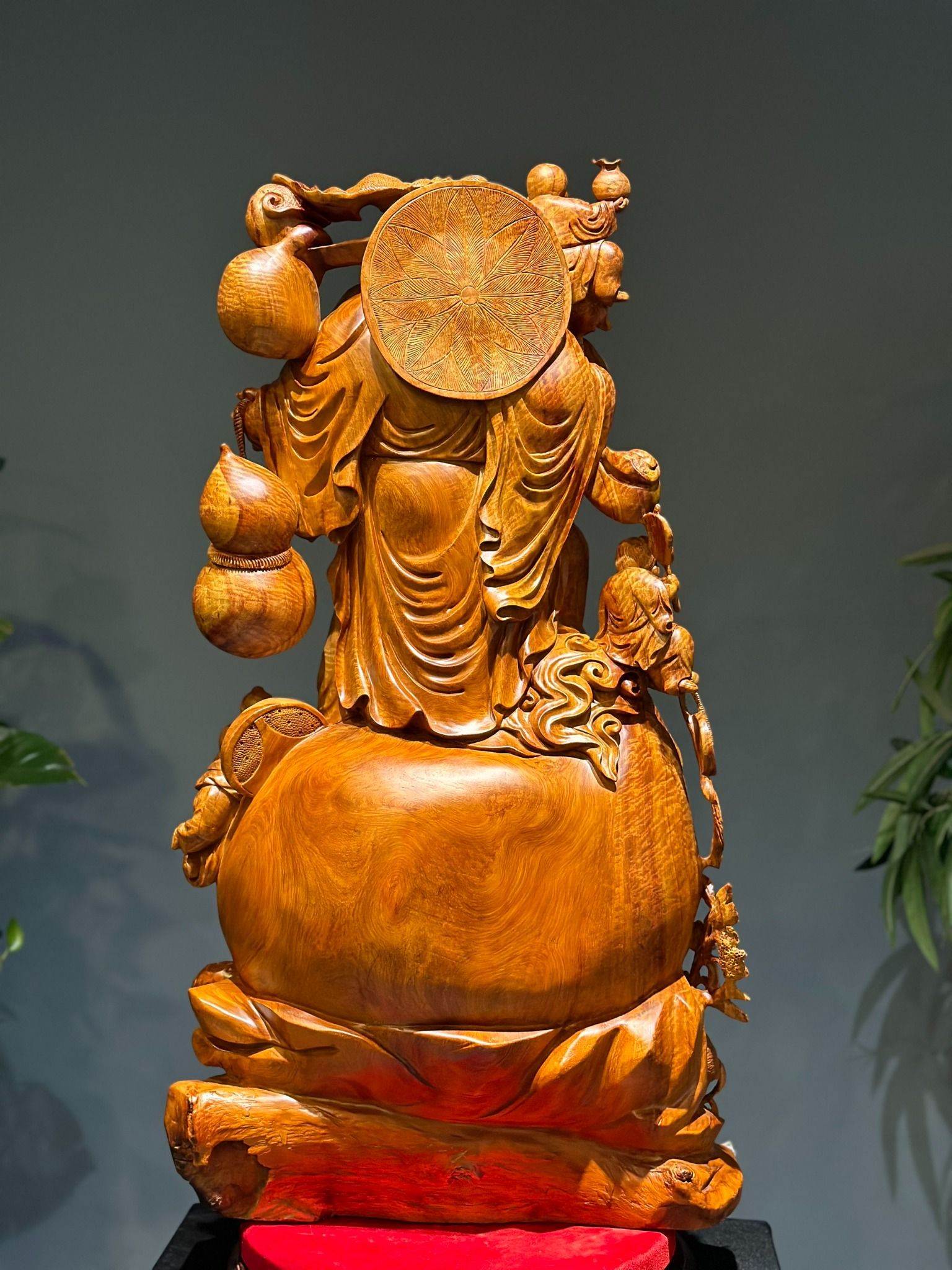 Sản Phẩm Di Lặc Ngũ Phúc Gỗ Chun Hương Ta