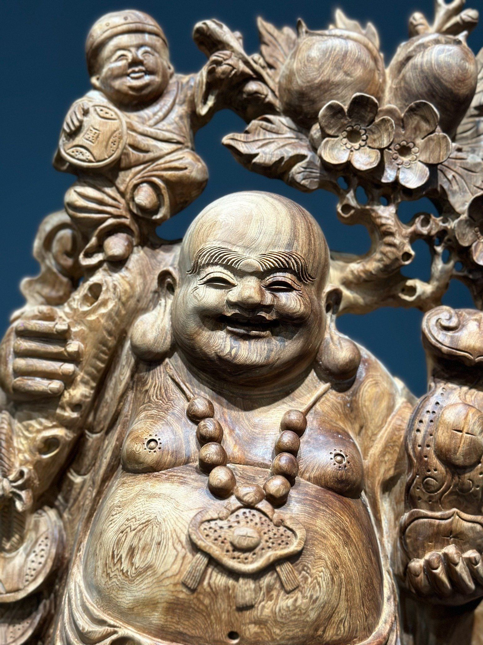 Sản Phẩm Di Lặc Gánh Đào Gỗ Ngọc Am