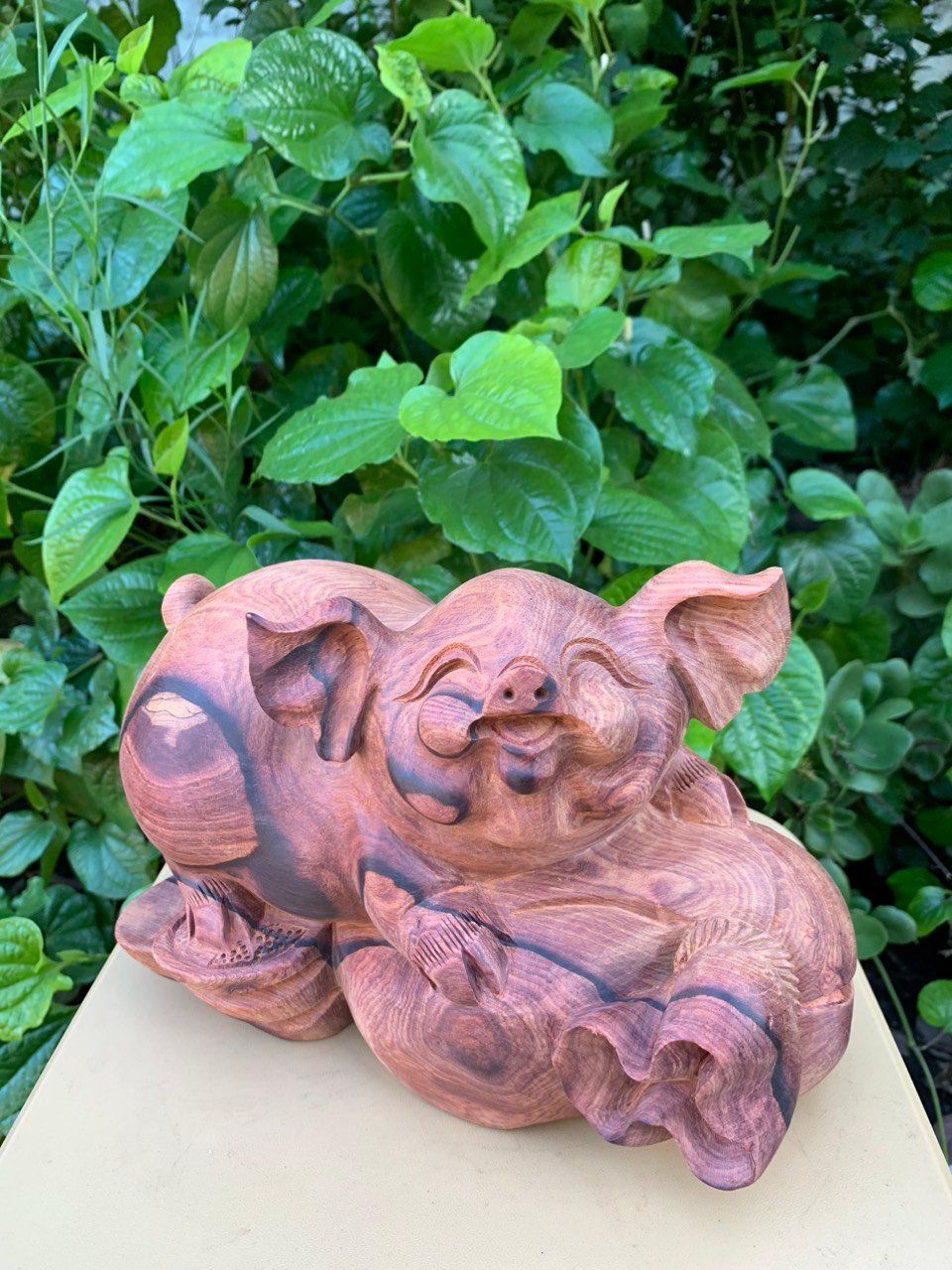Sản Phẩm Heo Đứng Gỗ Cẩm Chỉ