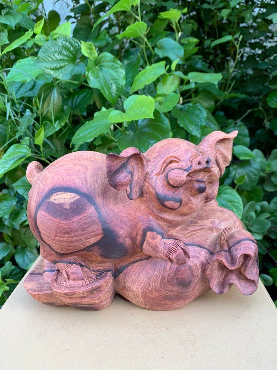 Sản Phẩm Heo Đứng Gỗ Cẩm Chỉ
