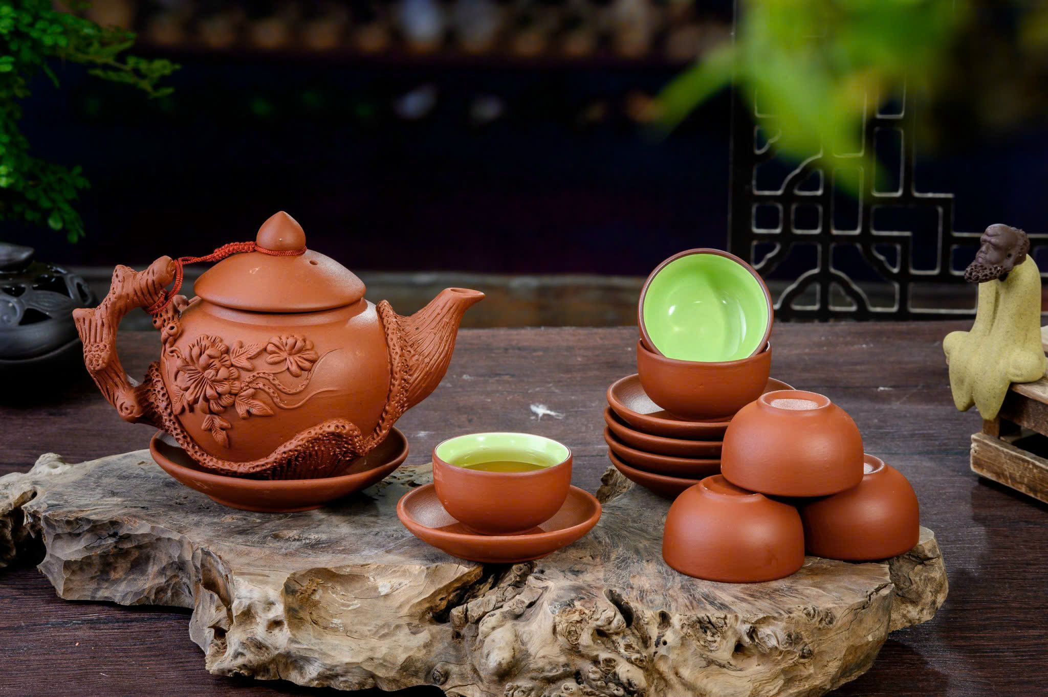 Bộ Ấm Trà Gốm Sứ Bát Tràng - Hoa Văn Truyền Thống