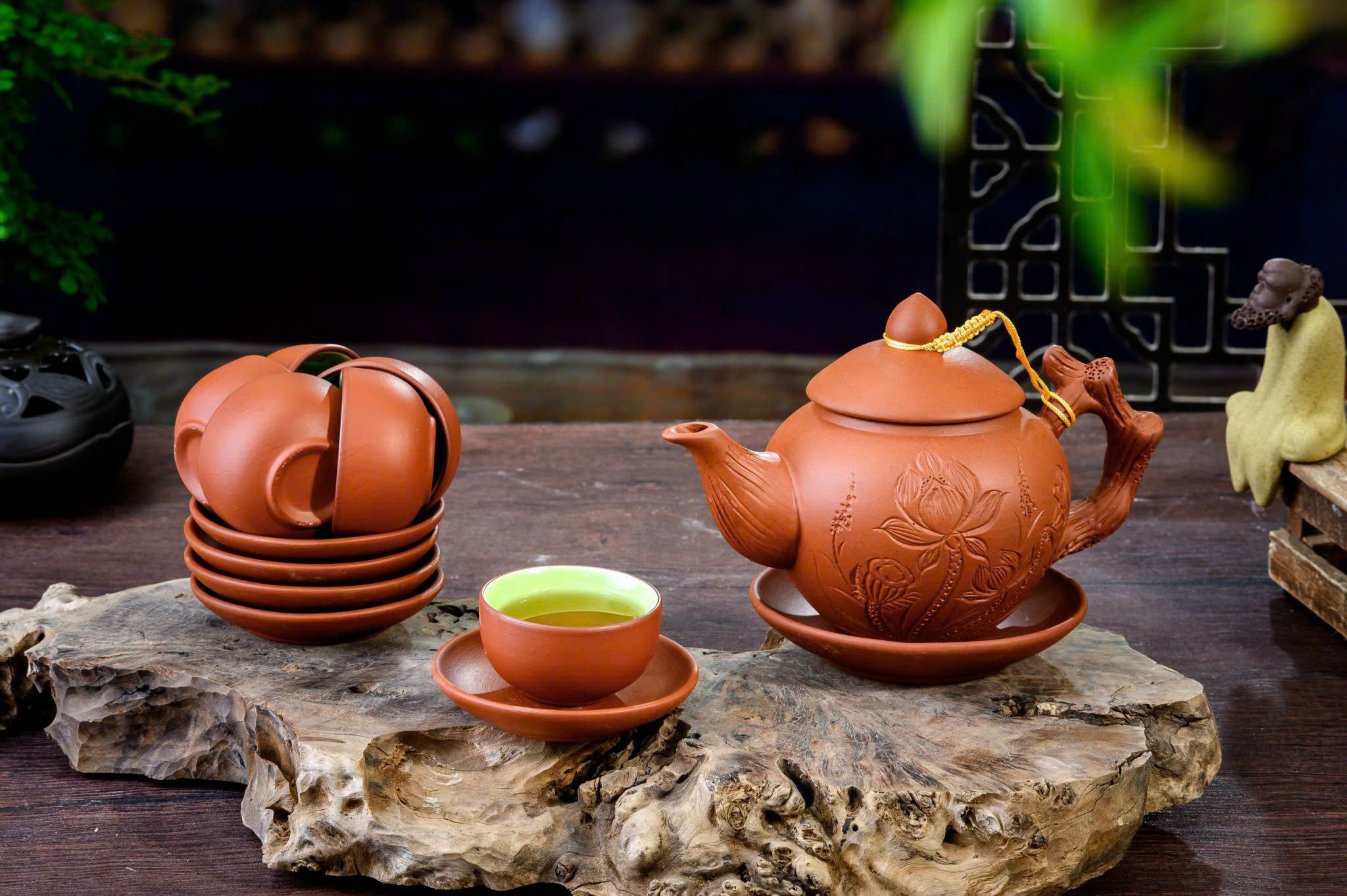 Bộ Ấm Trà Gốm Sứ Bát Tràng - Hoa Văn Truyền Thống