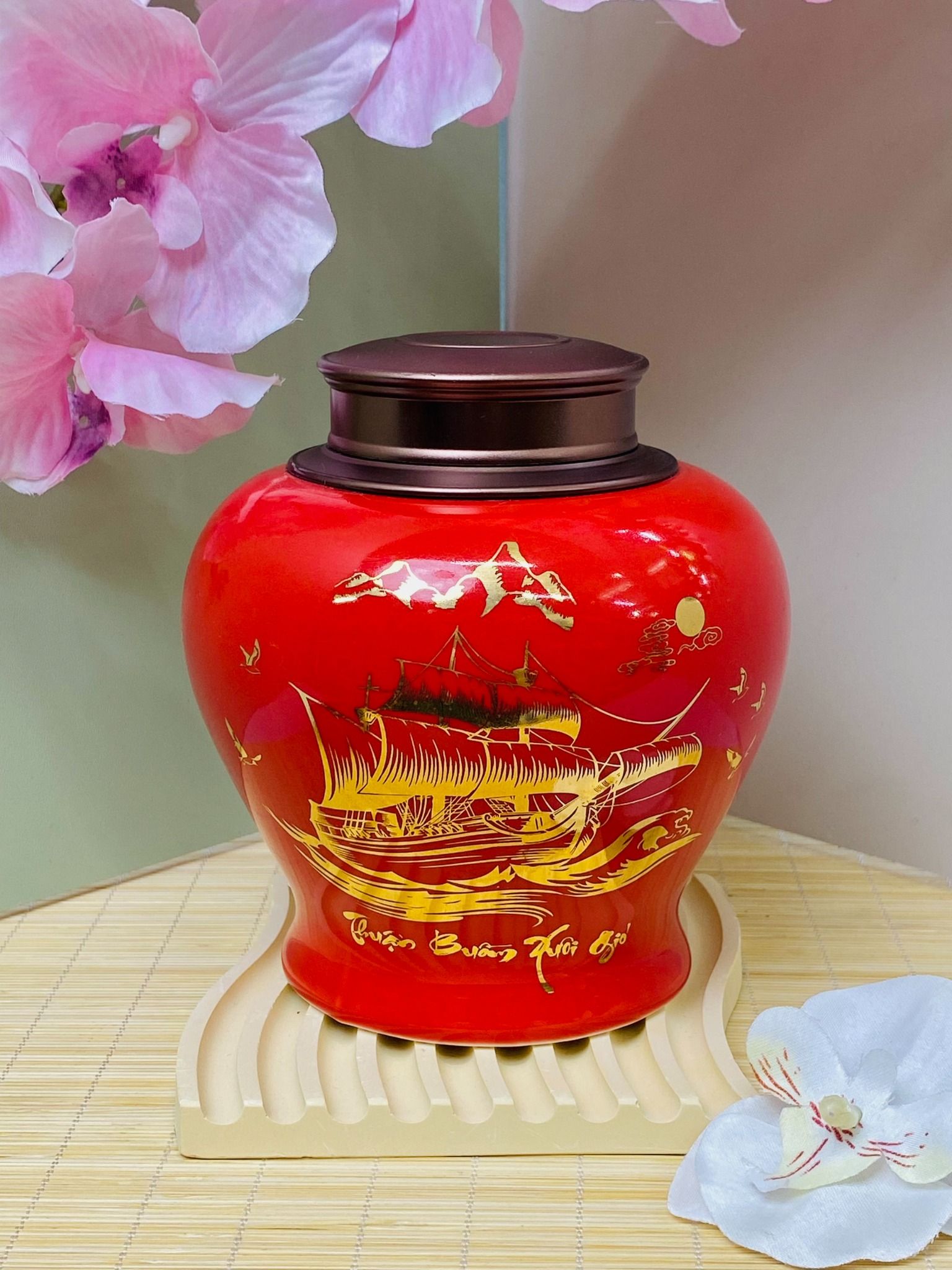 Hộp Chè 2,5L Đỏ - Sự Lựa Chọn Hoàn Hảo Cho Người Yêu Thích Trà