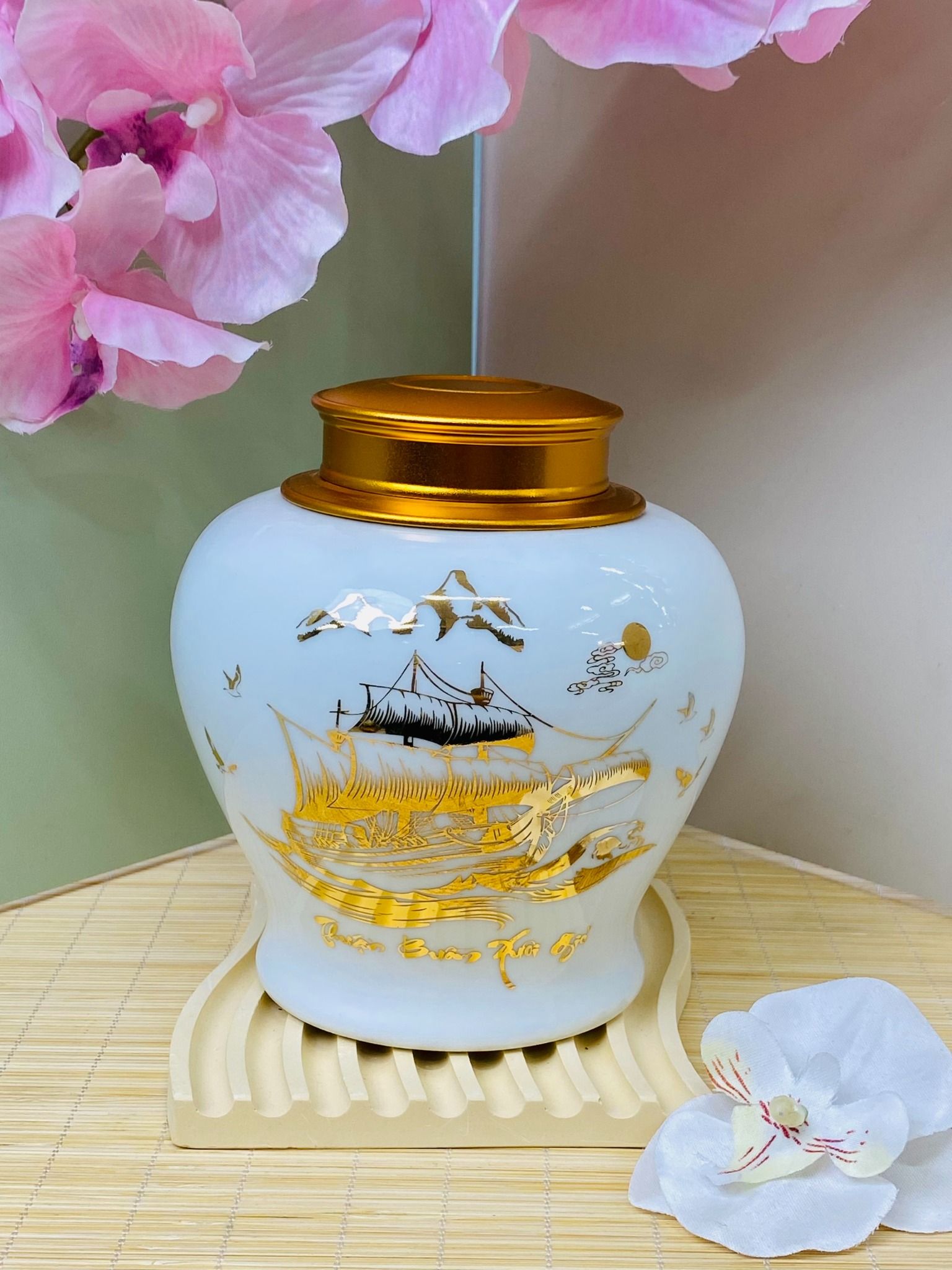Hộp Chè 2,5L Trắng - Sự Lựa Chọn Hoàn Hảo Cho Người Yêu Thích Trà