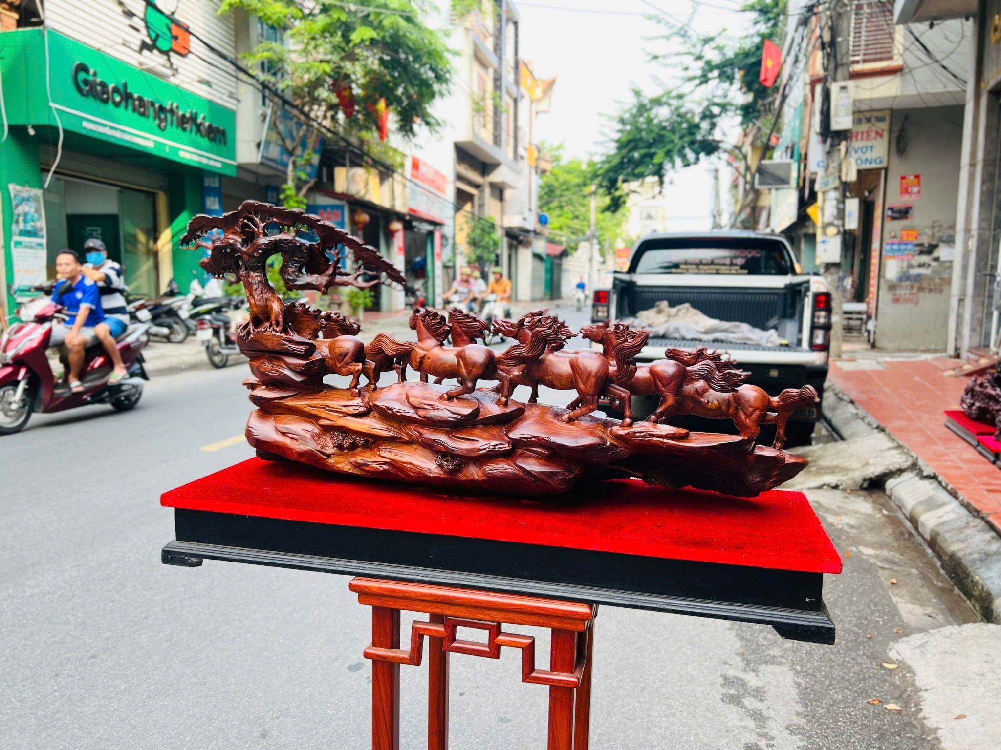 Bát Mã Truy Phong (Gỗ Cẩm Việt Liền Khối)