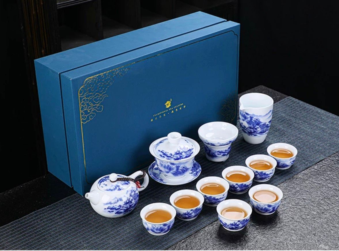 Bộ ấm chén trà sứ trắng xanh
