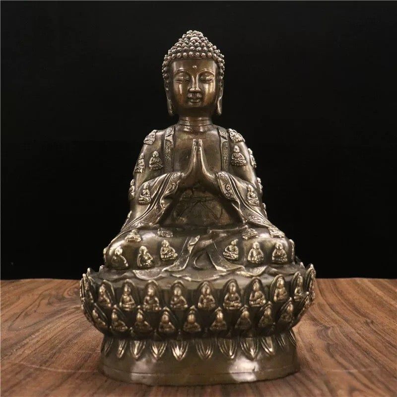 Tượng phật trên đài sen