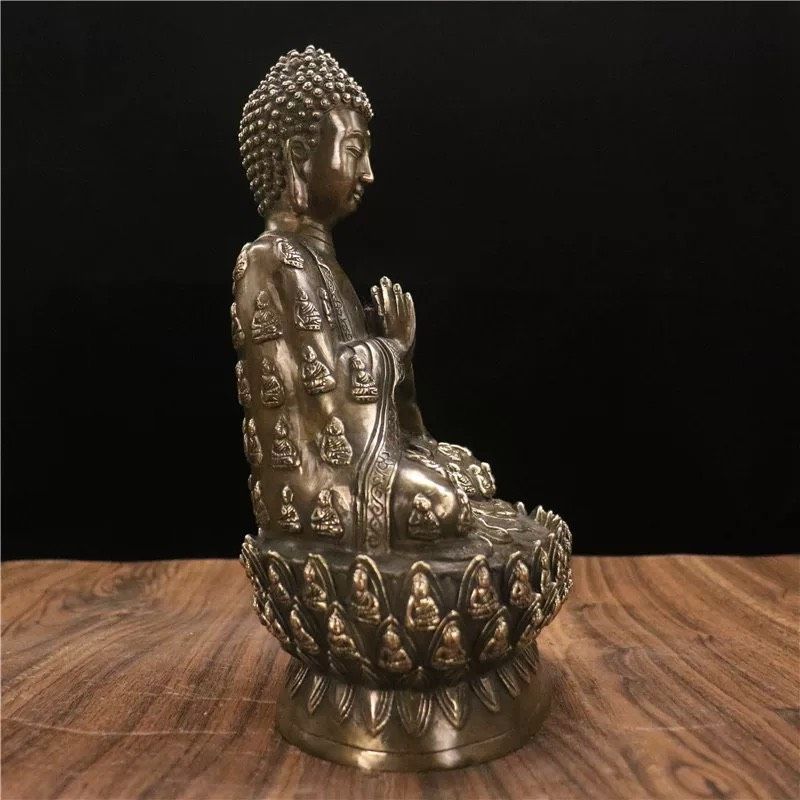 Tượng phật trên đài sen