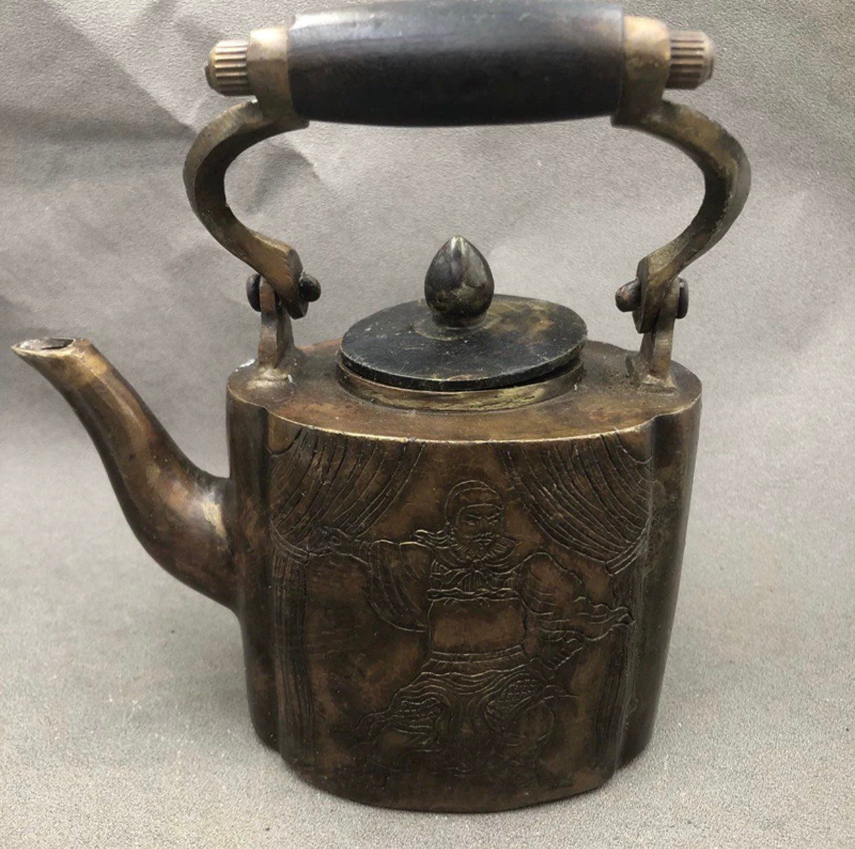 Ấm đun nước cổ