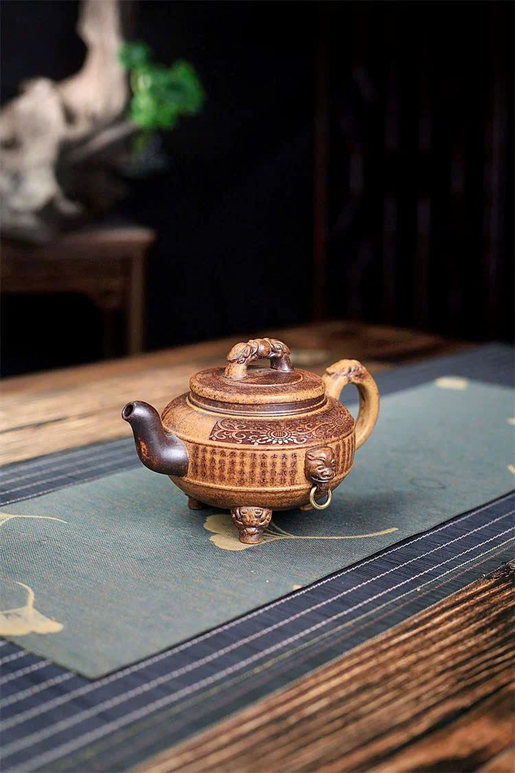Ấm trà nhẫn ba chân