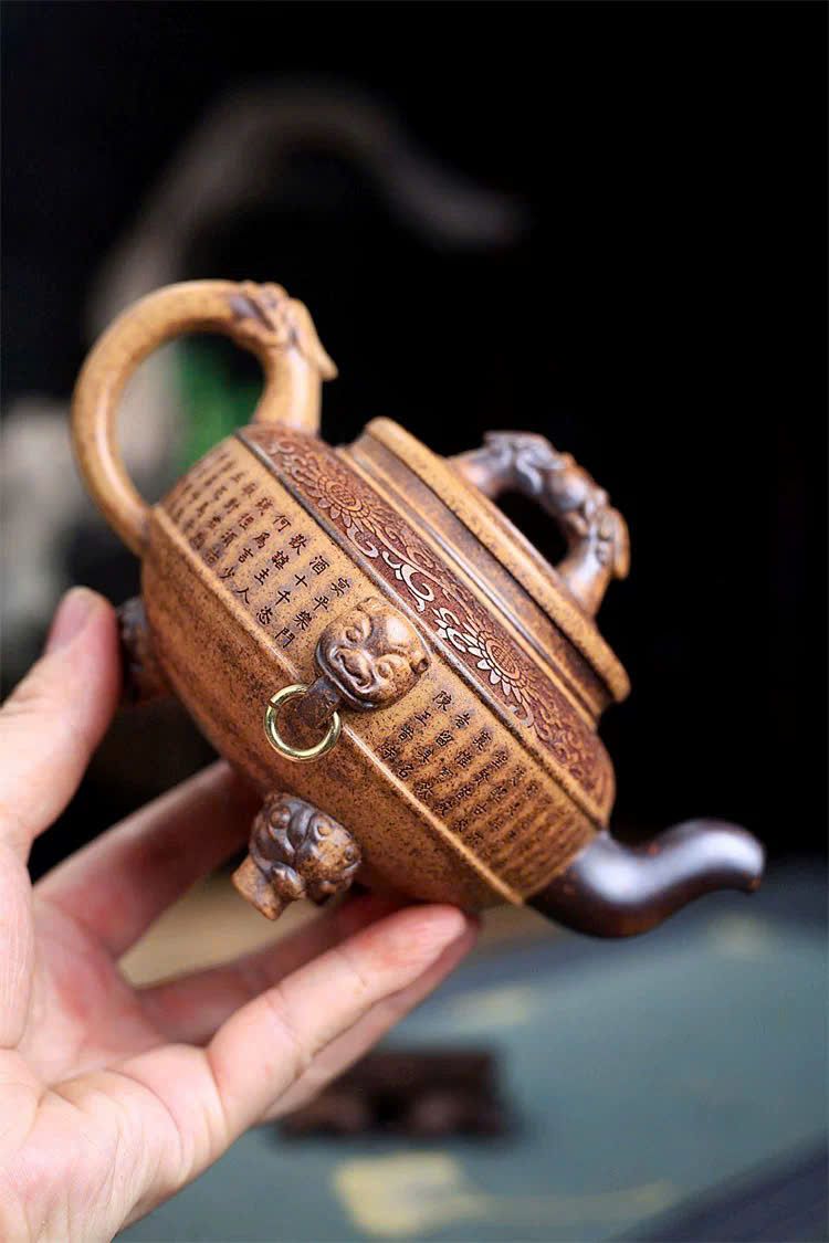 Ấm trà nhẫn ba chân