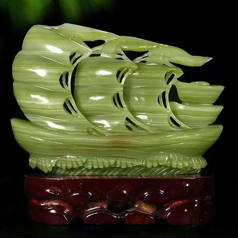 Thuyền buồm bằng ngọc tự nhiên mịn màu xanh lá cây
